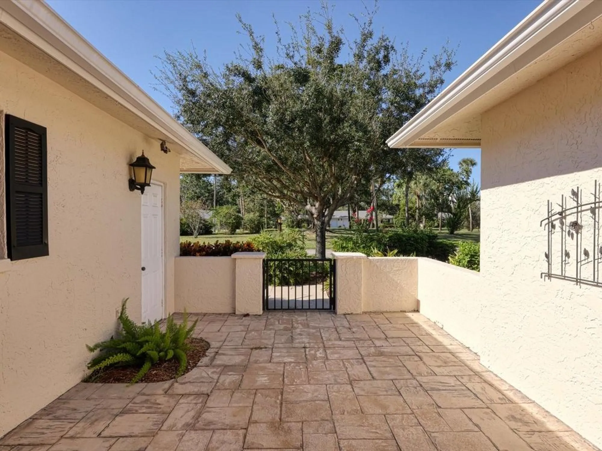 Property Slideshow image 36 of 51 | 7157 fairway bend cir, Sarasota, FL, 34243