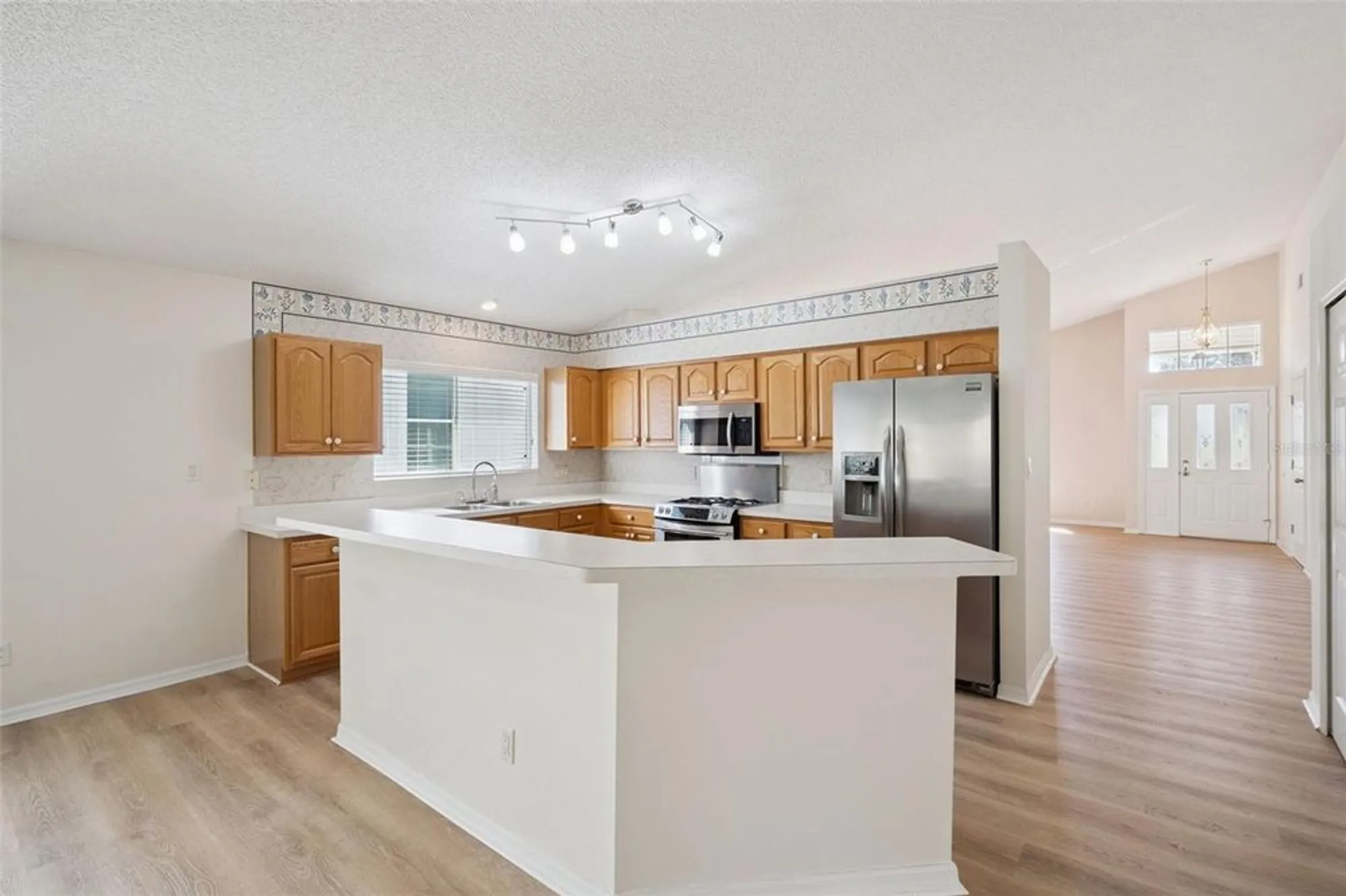 Property Slideshow image 9 of 37 | 24914 cranes roost cir, Leesburg, FL, 34748