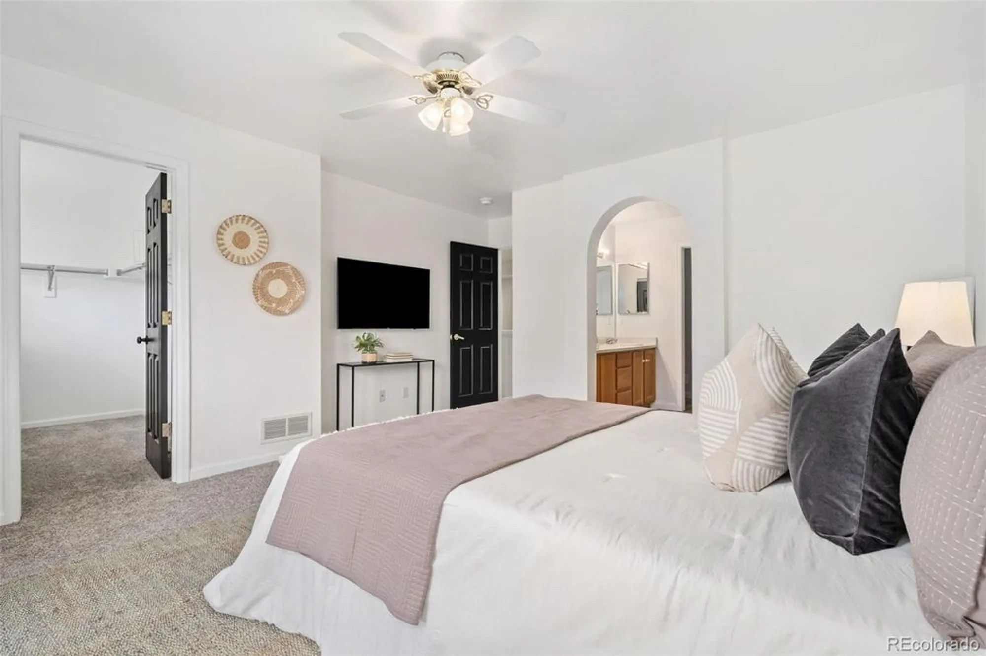 Property Slideshow image 17 of 41 | 2715 w greens dr, Littleton, CO, 80123