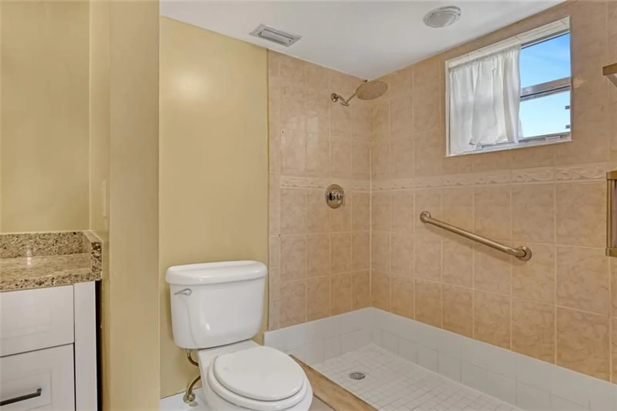 Property Slideshow image 5 of 28 | 6850 10th ave 101, Lake Worth, FL, 33467