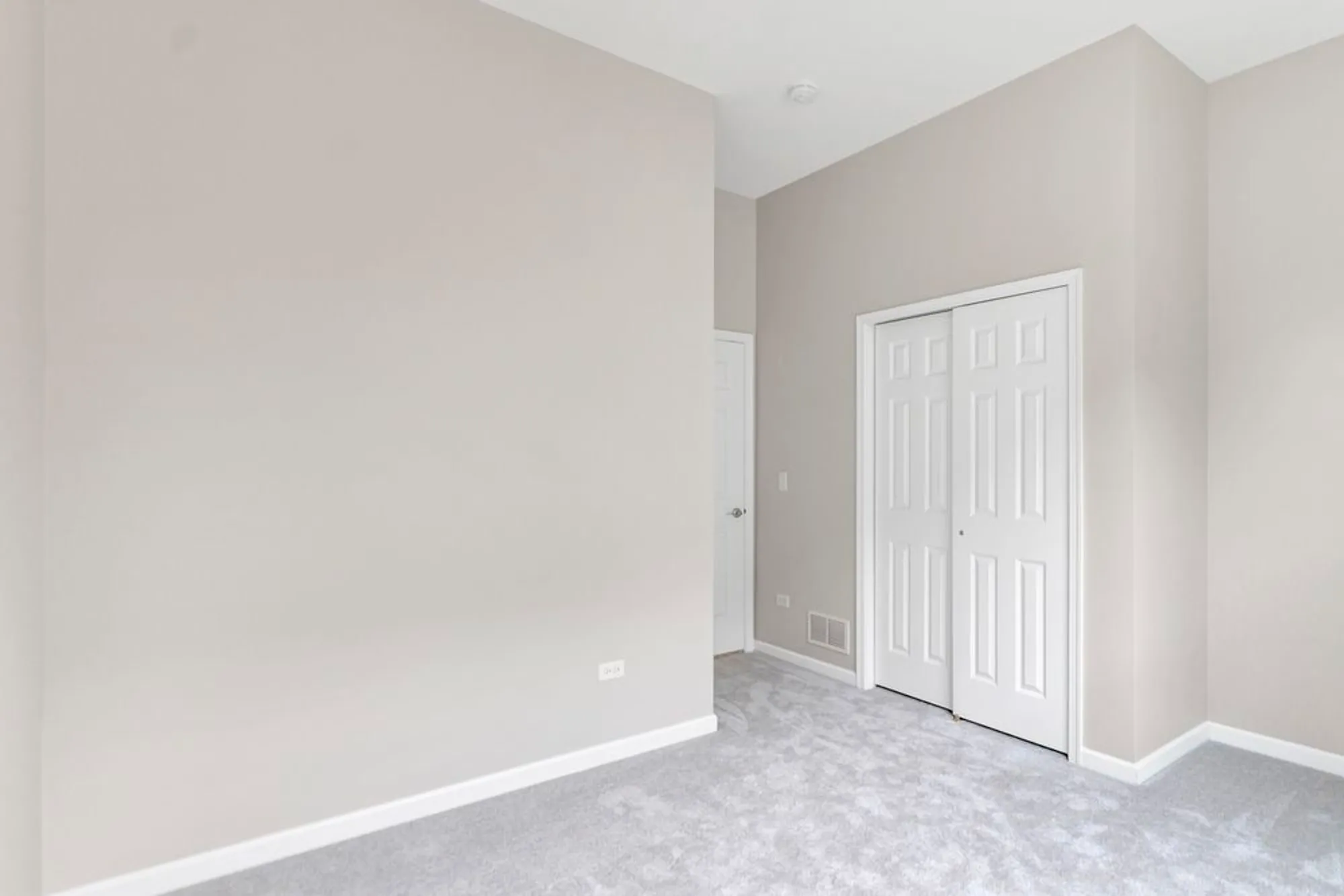 Property Slideshow image 21 of 43 | 3848 valhalla dr, Elgin, IL, 60124