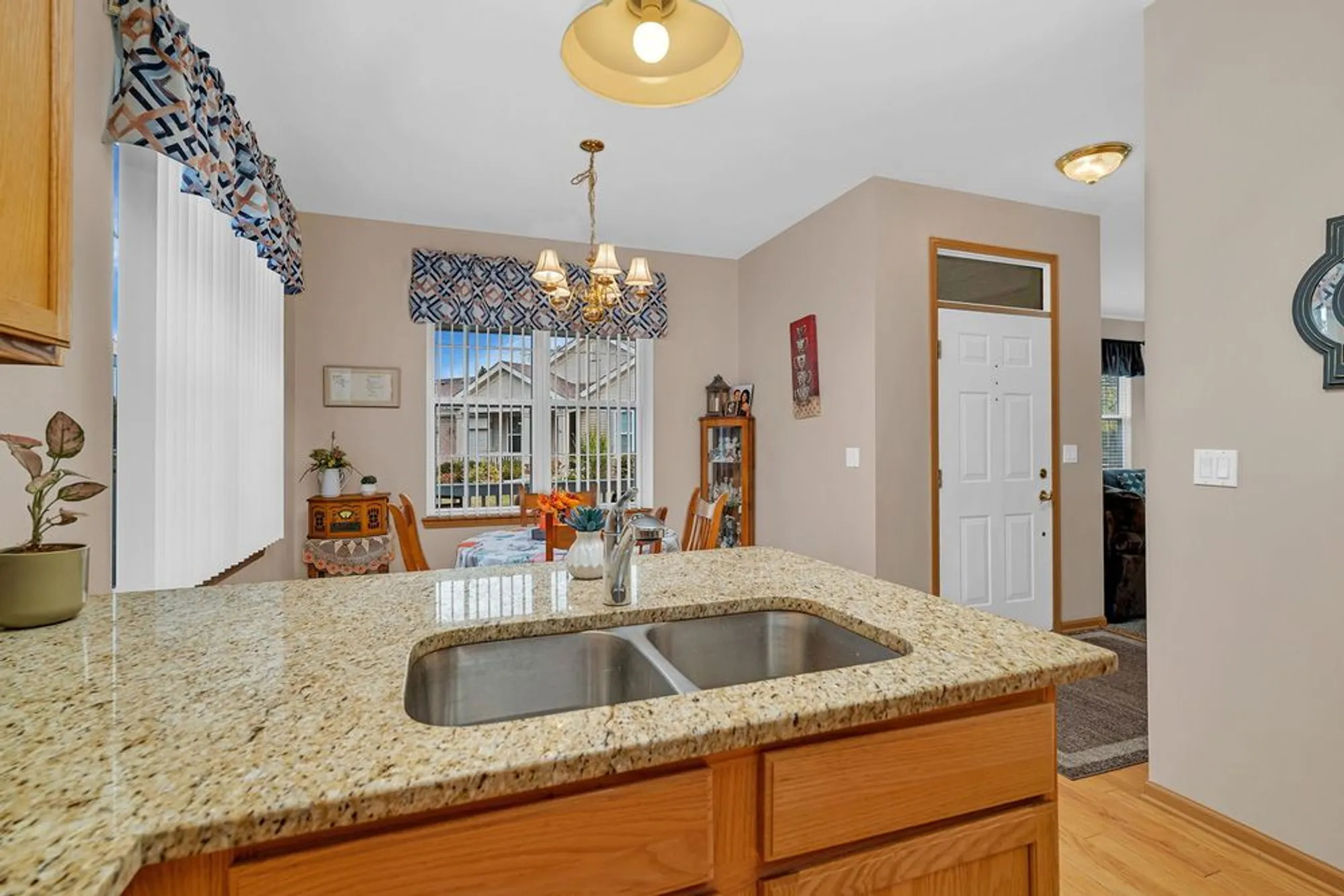 Property Slideshow image 8 of 26 | 21476 mays lake ct, Crest Hill, IL, 60403