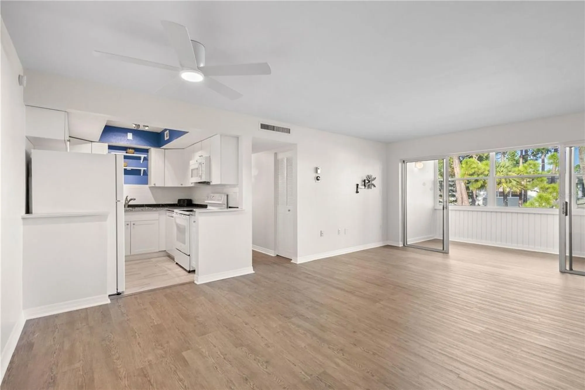 Property Slideshow image 4 of 30 | 2437 harbor blvd apt 210, Port Charlotte, FL, 33952