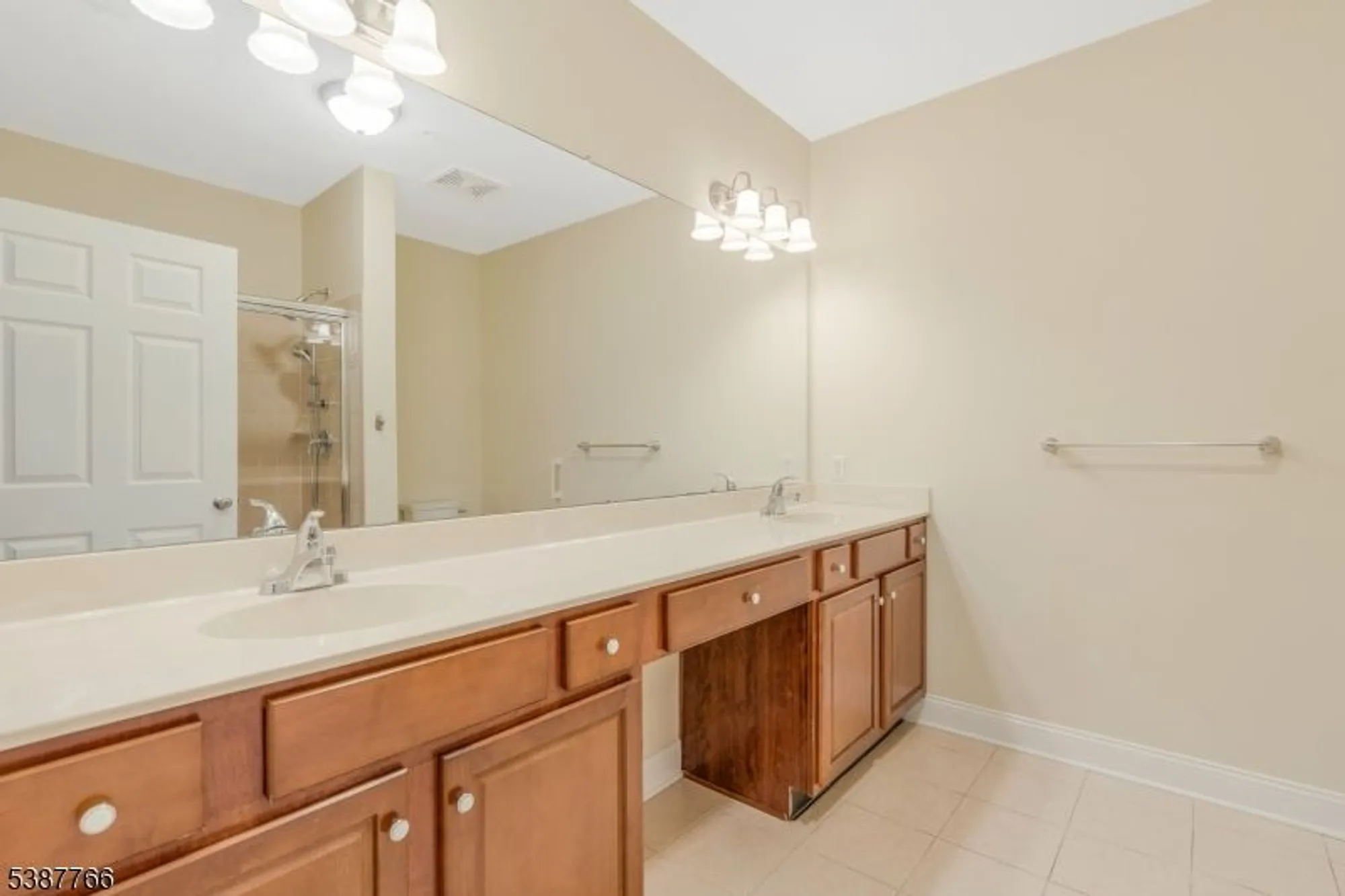 Property Slideshow image 16 of 27 | 259 victoria dr, Bridgewater, NJ, 08807