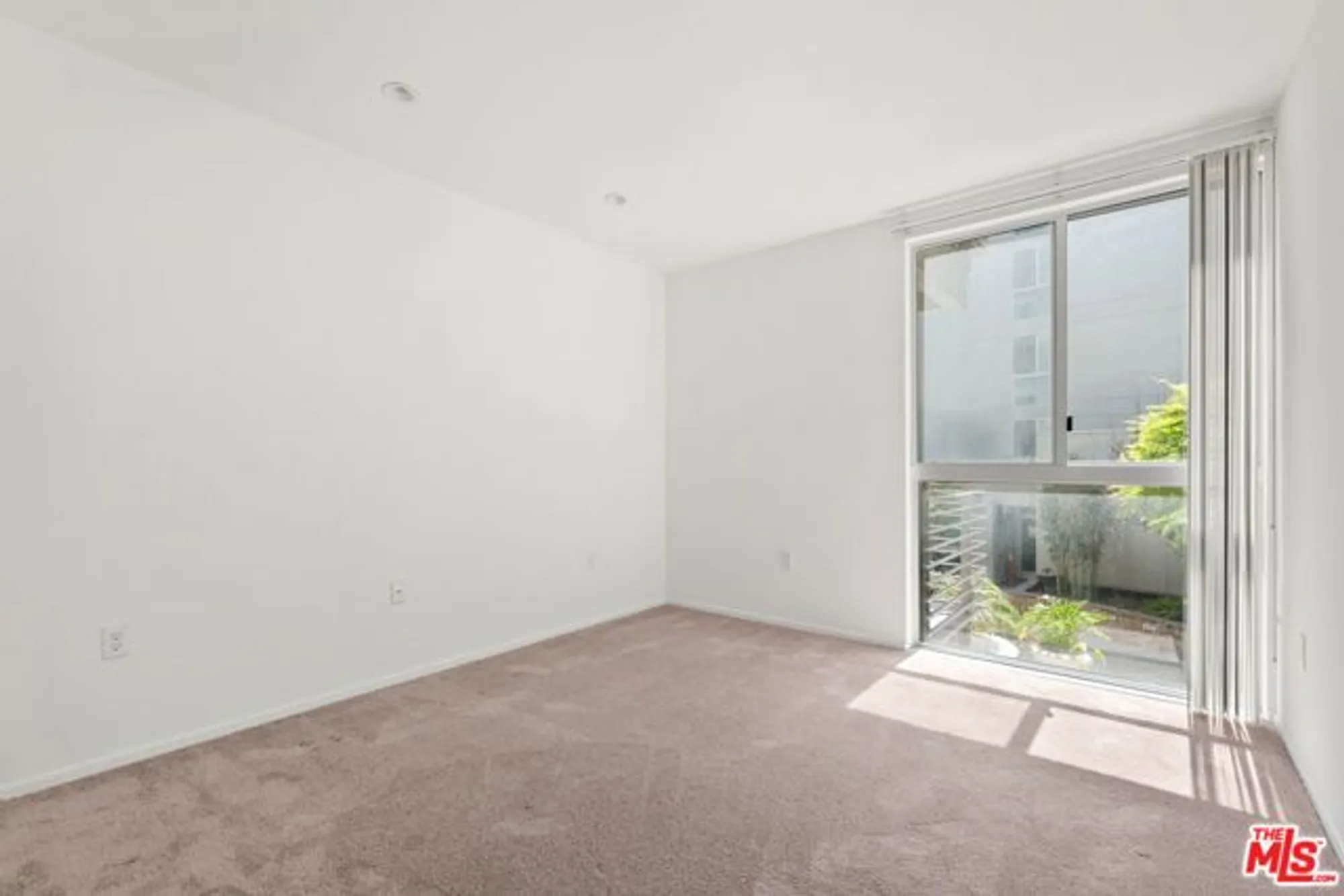 Property Slideshow image 25 of 41 | 267 s san pedro st unit 211, Los Angeles, CA, 90012