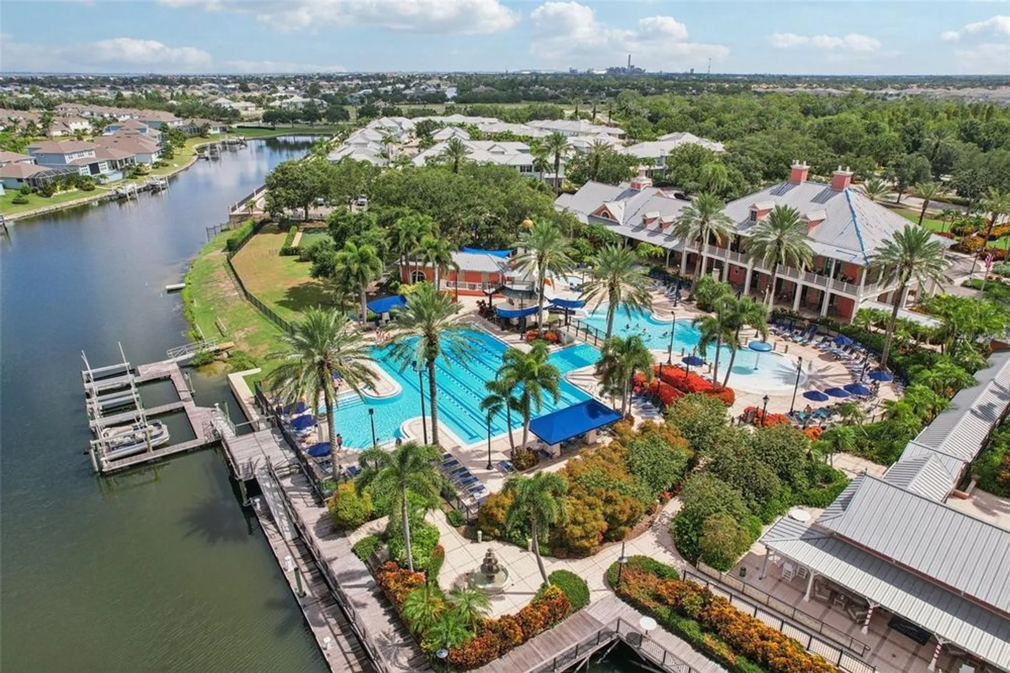 Property Slideshow image 31 of 35 | 221 sunset crest ct, Apollo Beach, FL, 33572