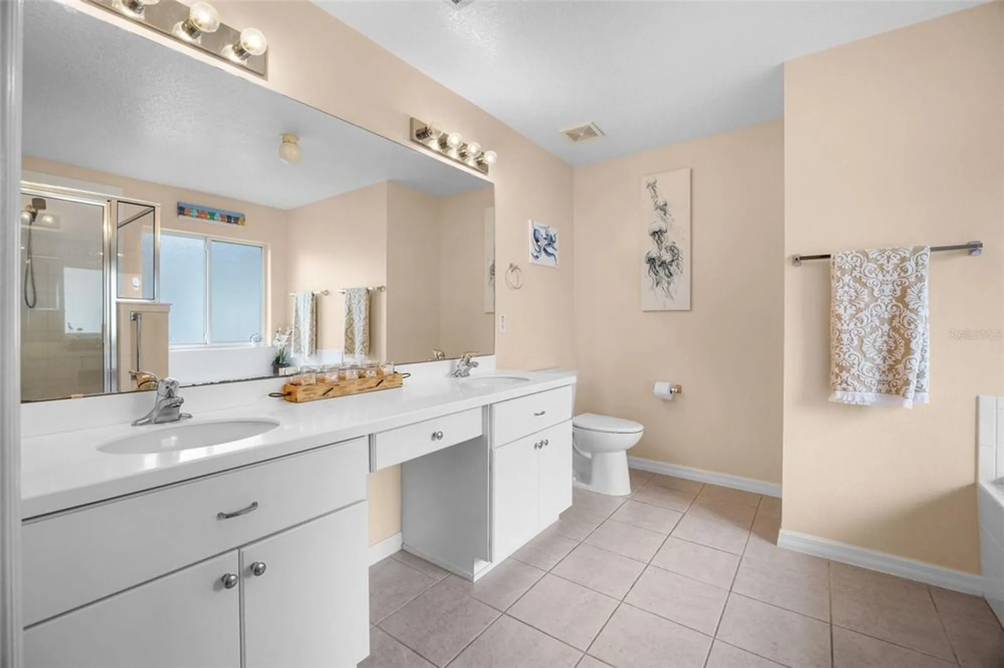 Property Slideshow image 20 of 69 | 27111 nostalgia dr, Leesburg, FL, 34748