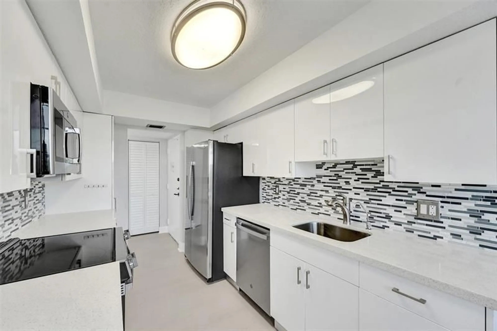 Property Slideshow image 7 of 34 | 1000 saint charles pl 305, Pembroke Pines, FL, 33026