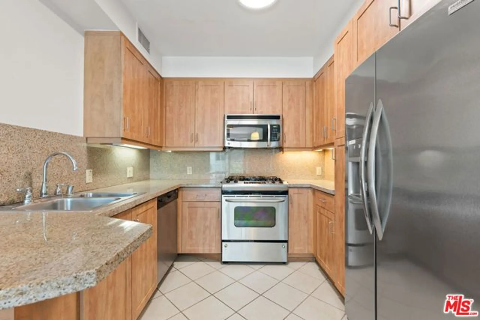 Property Slideshow image 13 of 41 | 267 s san pedro st unit 211, Los Angeles, CA, 90012