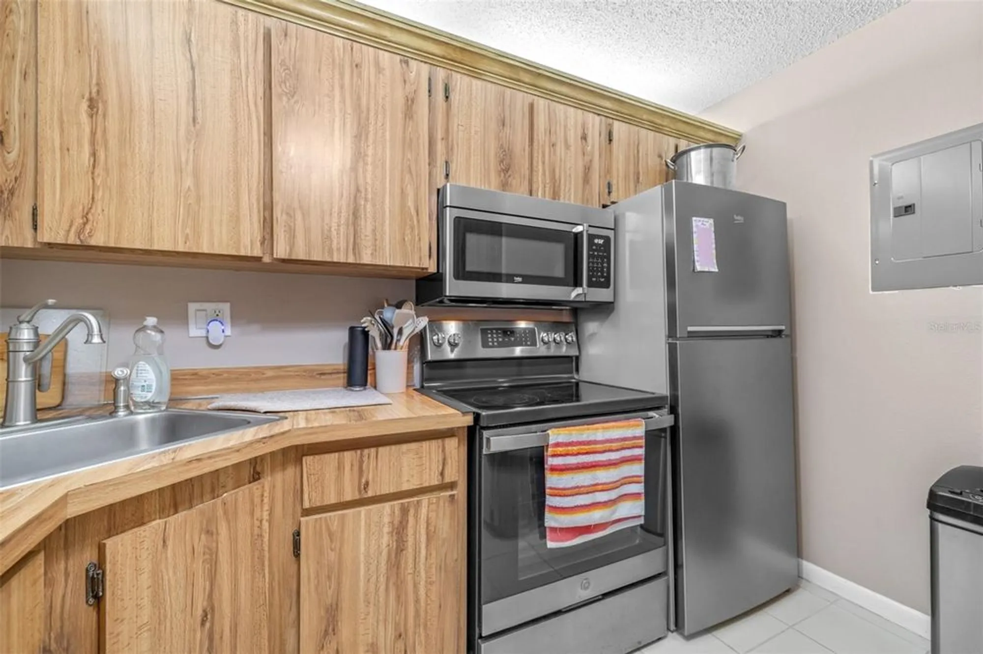Property Slideshow image 12 of 34 | 1871 pine ridge way w apt h3, Palm Harbor, FL, 34684