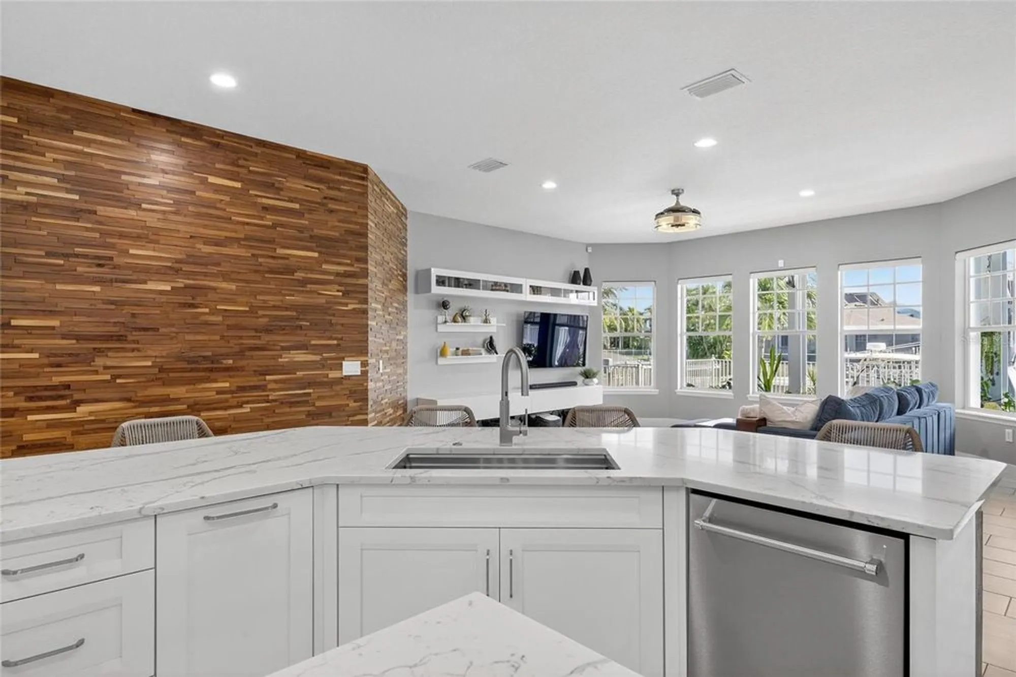 Property Slideshow image 29 of 66 | 526 islebay dr, Apollo Beach, FL, 33572