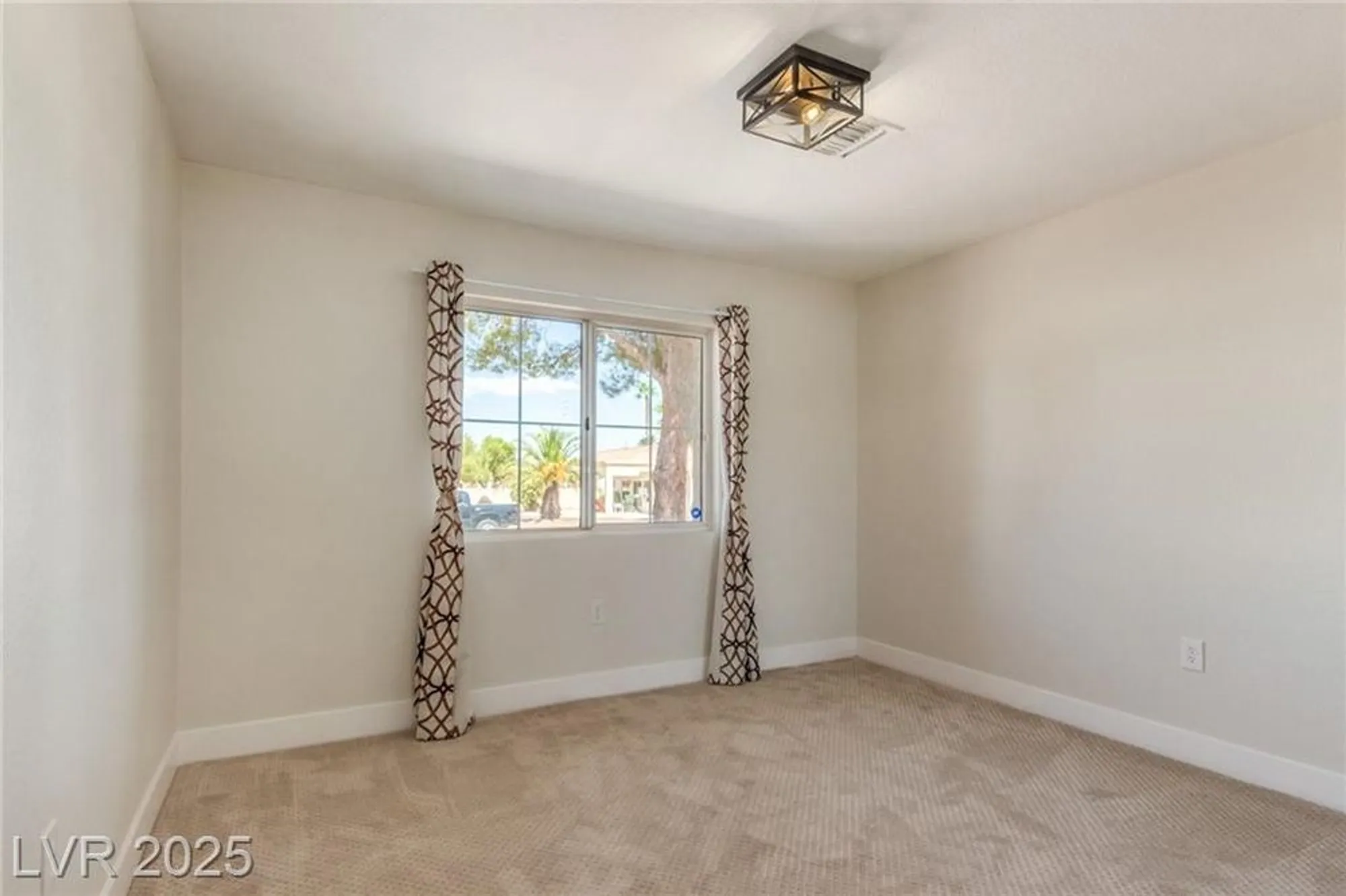 Property Slideshow image 27 of 42 | 8705 villa ridge dr, Las Vegas, NV, 89134