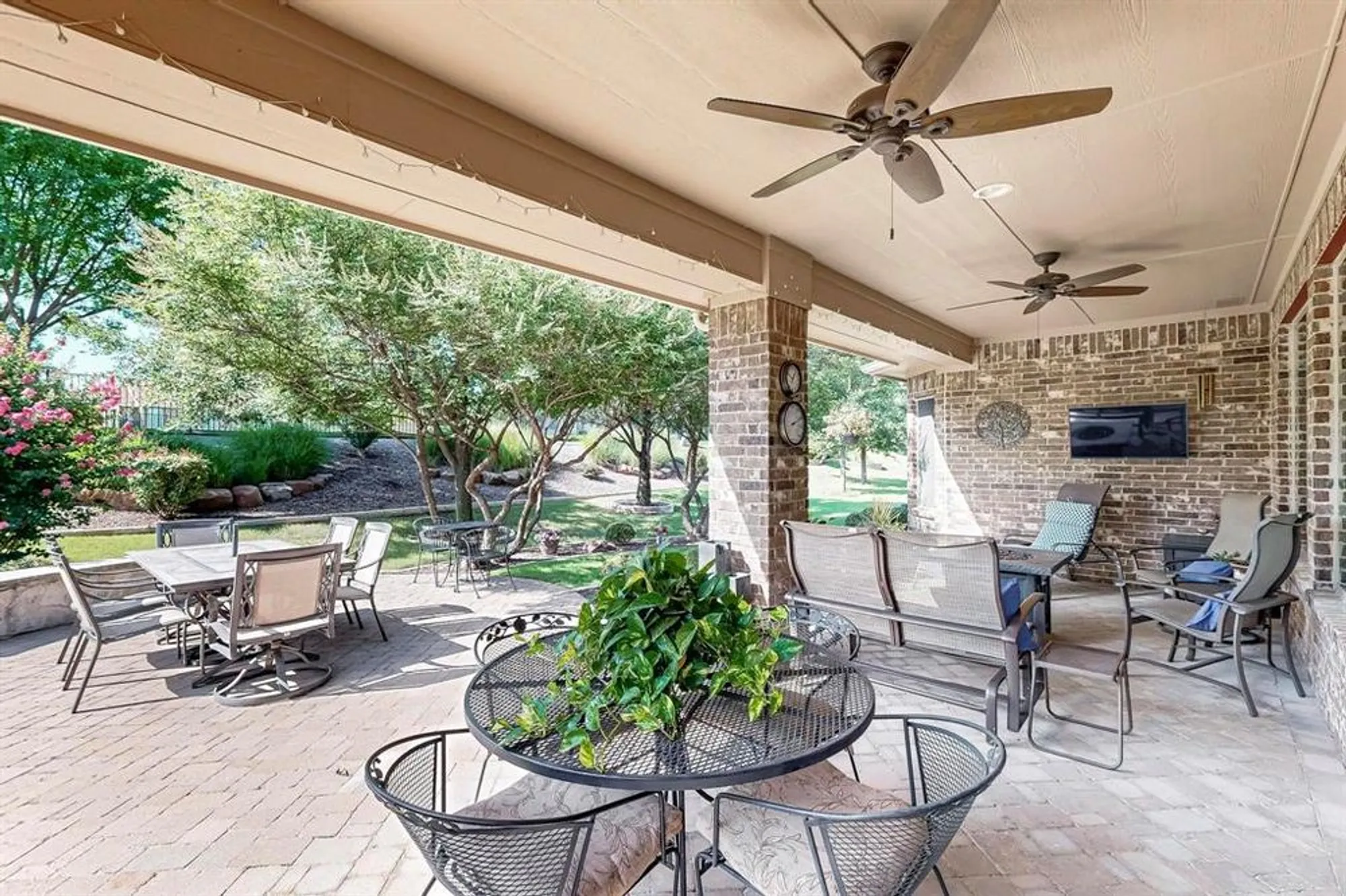 Property Slideshow image 19 of 28 | 9517 crestview dr, Denton, TX, 76207