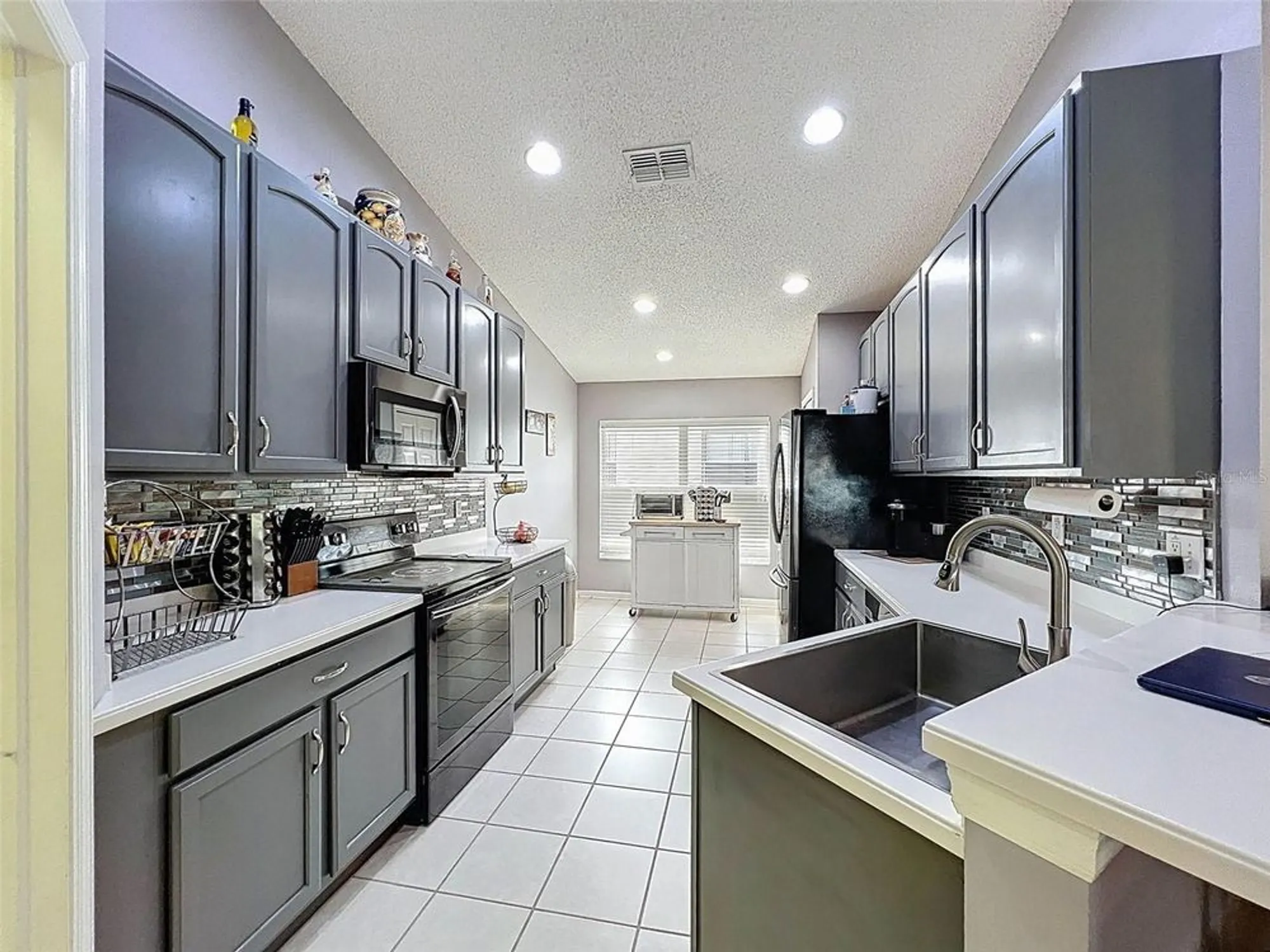 Property Slideshow image 13 of 61 | 189 center oak cir, Spring Hill, FL, 34609