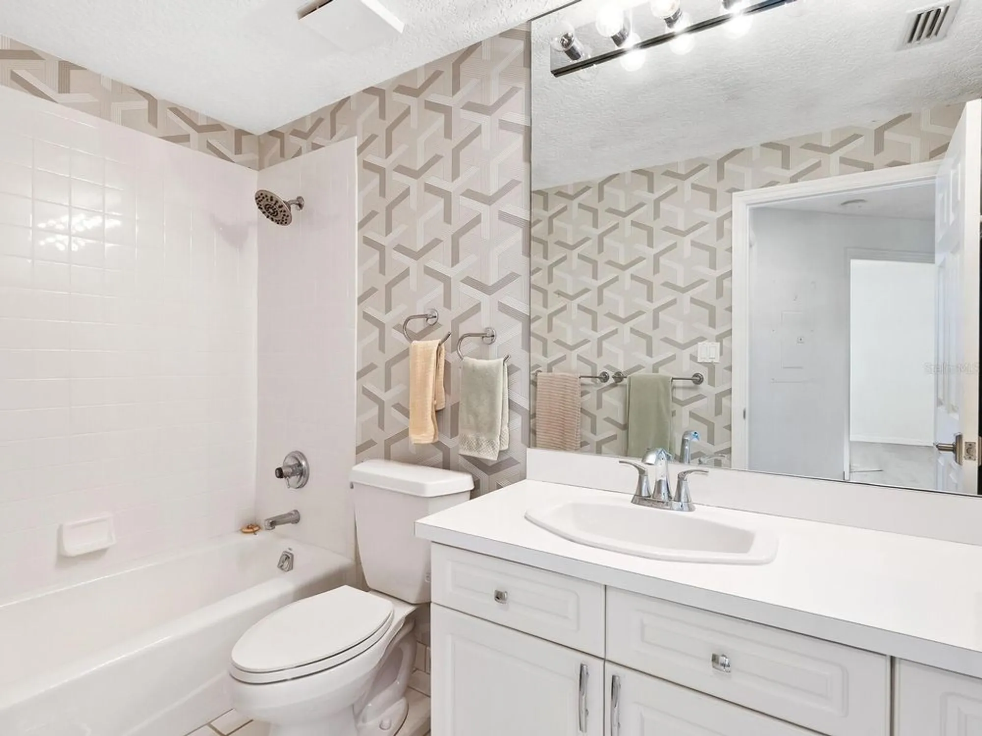 Property Slideshow image 29 of 59 | 5420 eagles point cir apt 105, Sarasota, FL, 34231