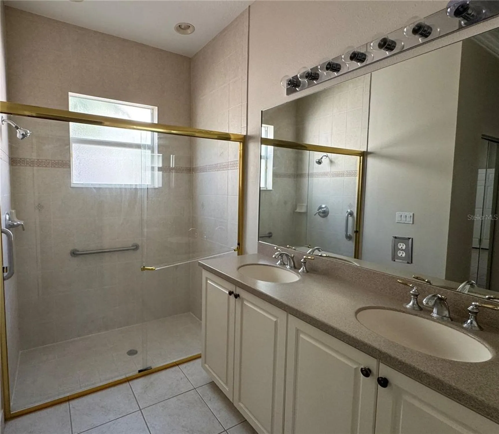 Property Slideshow image 10 of 40 | 4938 sandy brook cir, Wimauma, FL, 33598