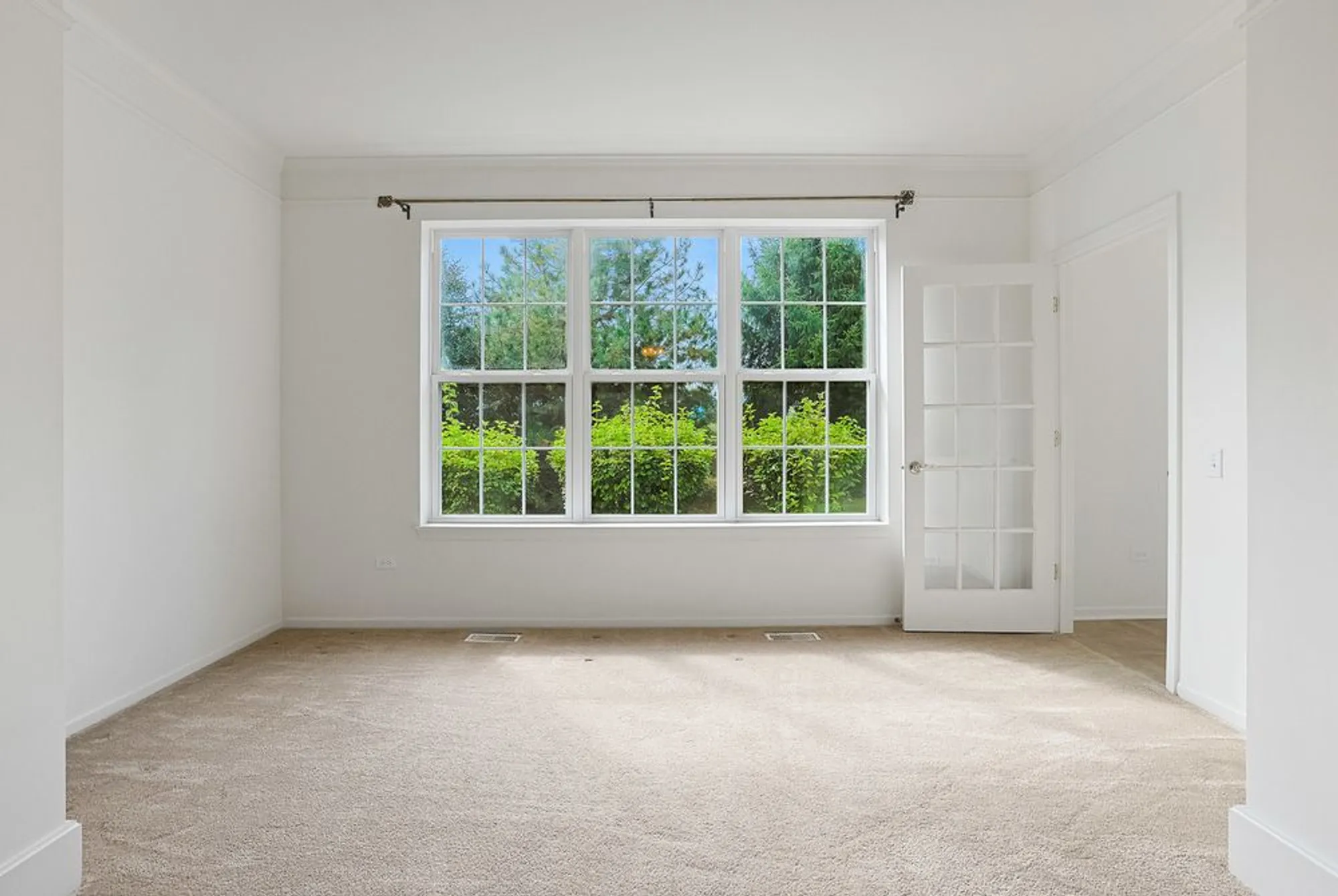 Property Slideshow image 15 of 30 | 13813 roosevelt dr, Huntley, IL, 60142