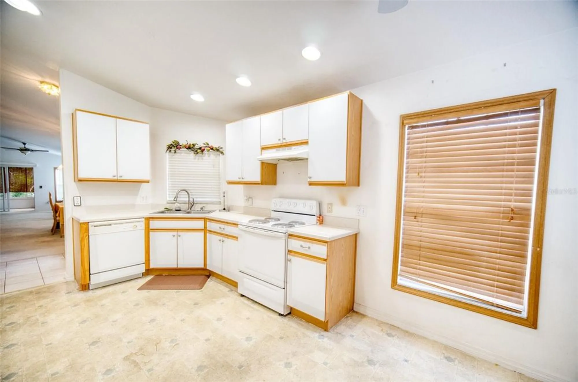 Property Slideshow image 15 of 30 | 777 vineyard way, Poinciana, FL, 34759