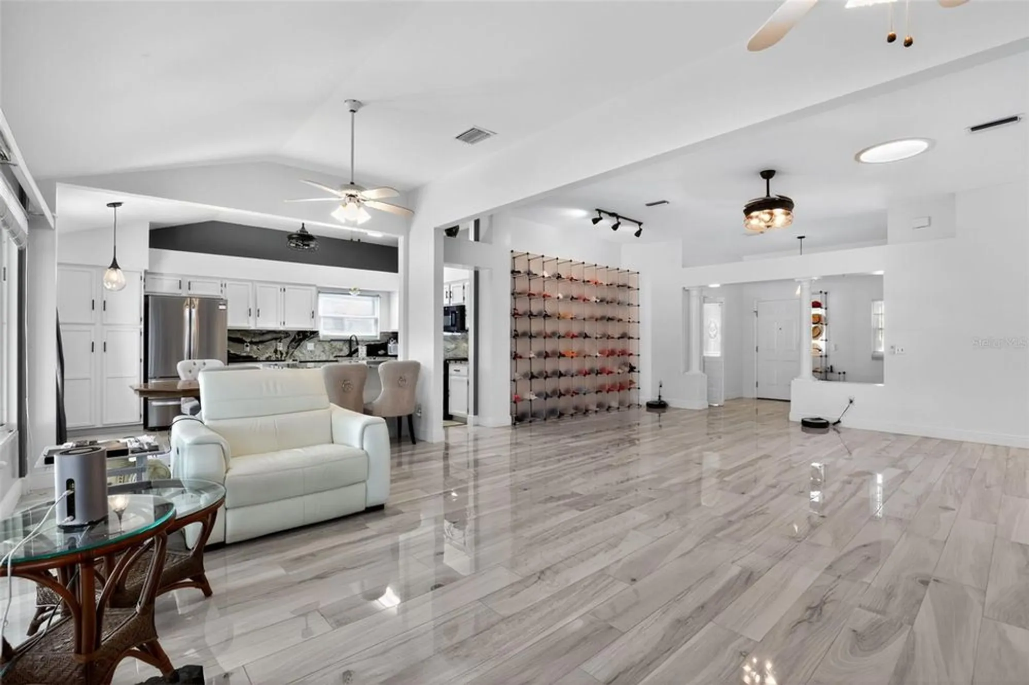 Property Slideshow image 9 of 32 | 411 del mar dr, Lady Lake, FL, 32159