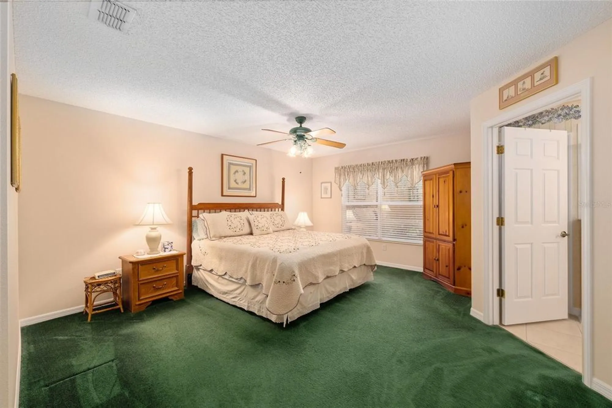 Property Slideshow image 23 of 37 | 24817 cranes roost cir, Leesburg, FL, 34748