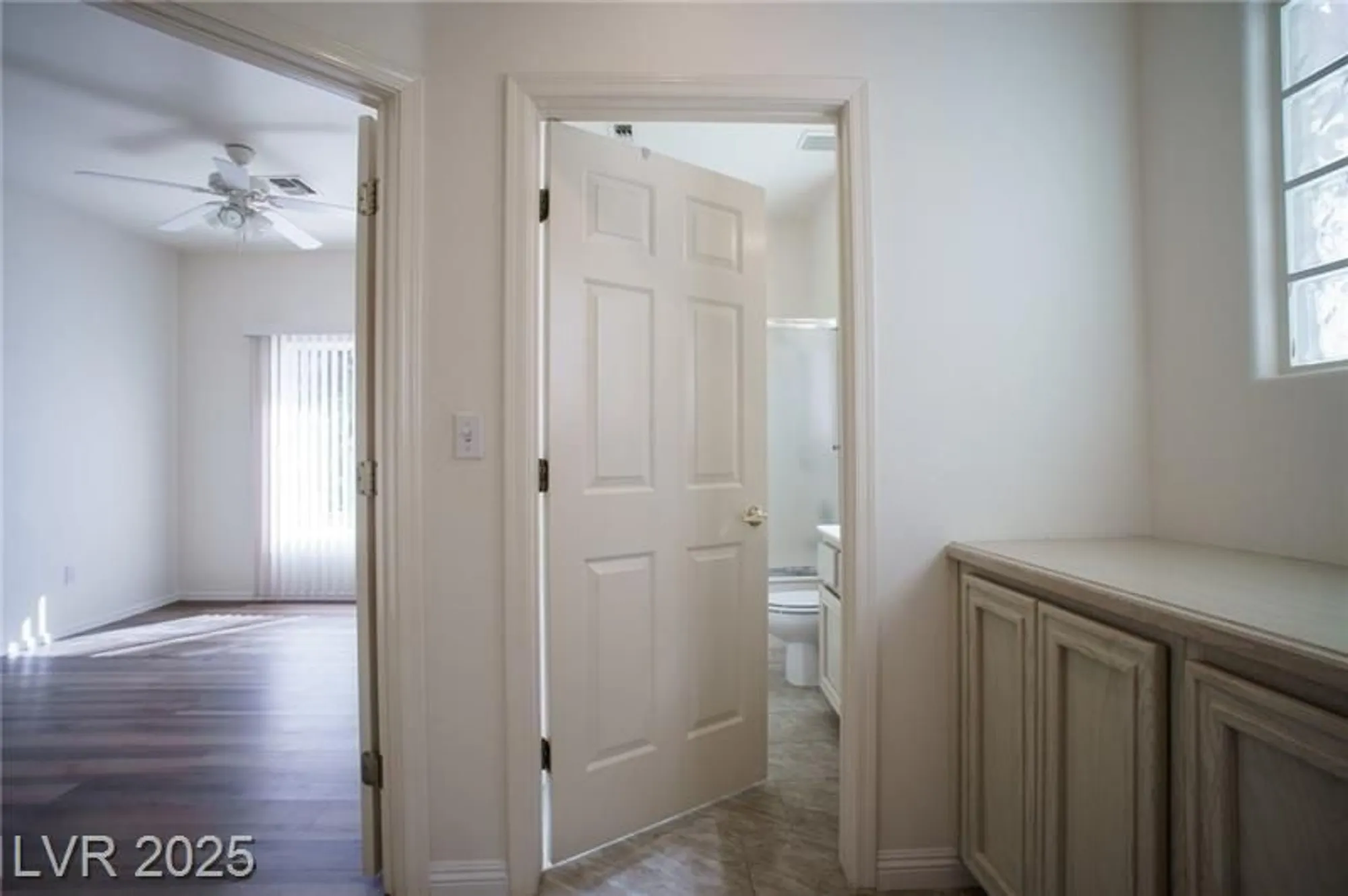 Property Slideshow image 18 of 32 | 10520 shoalhaven dr, Las Vegas, NV, 89134