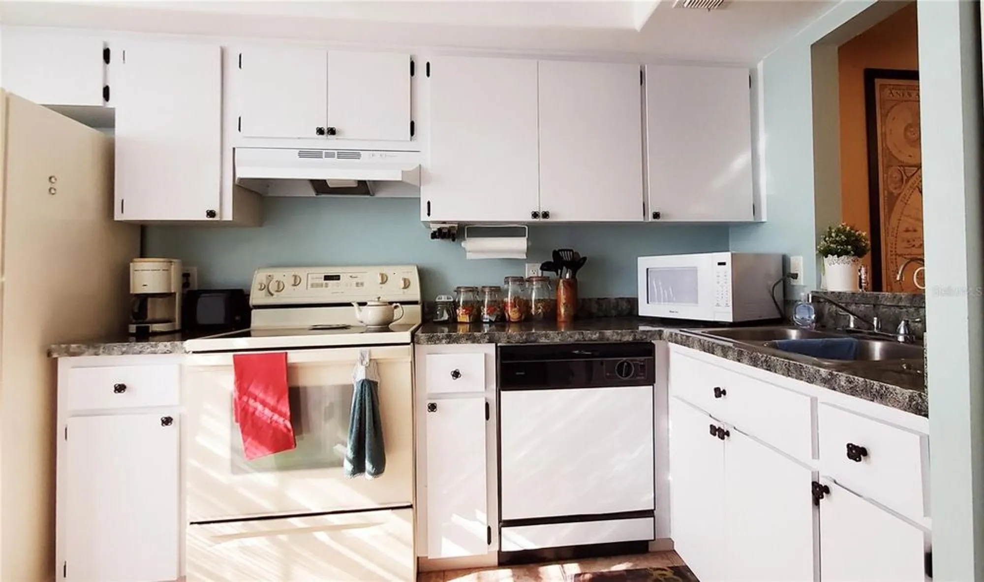 Property Slideshow image 4 of 20 | 11204 pembridge ct 5, Port Richey, FL, 34668