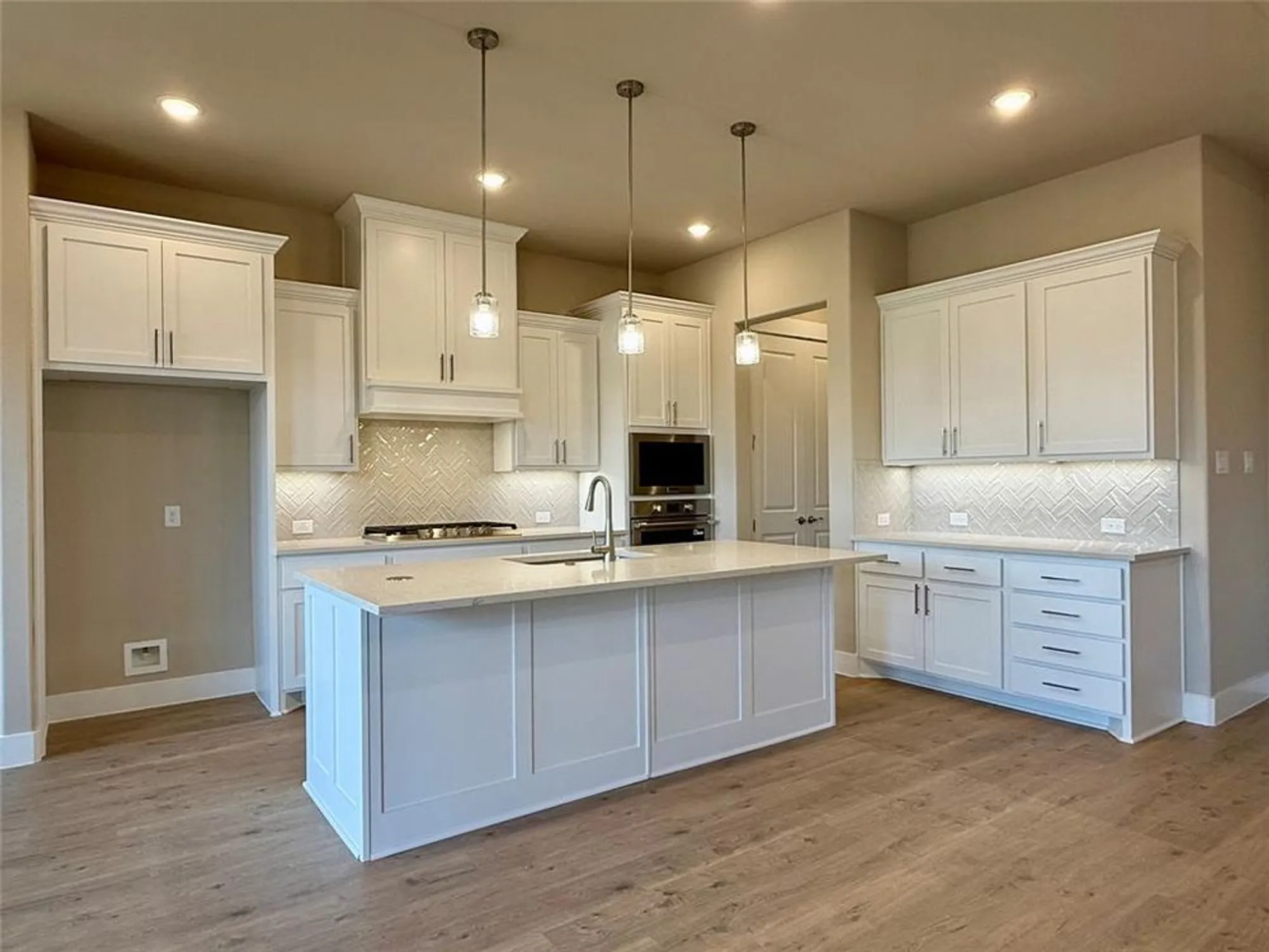 Property Slideshow image 4 of 16 | 901 capella ln, Mansfield, TX, 76063