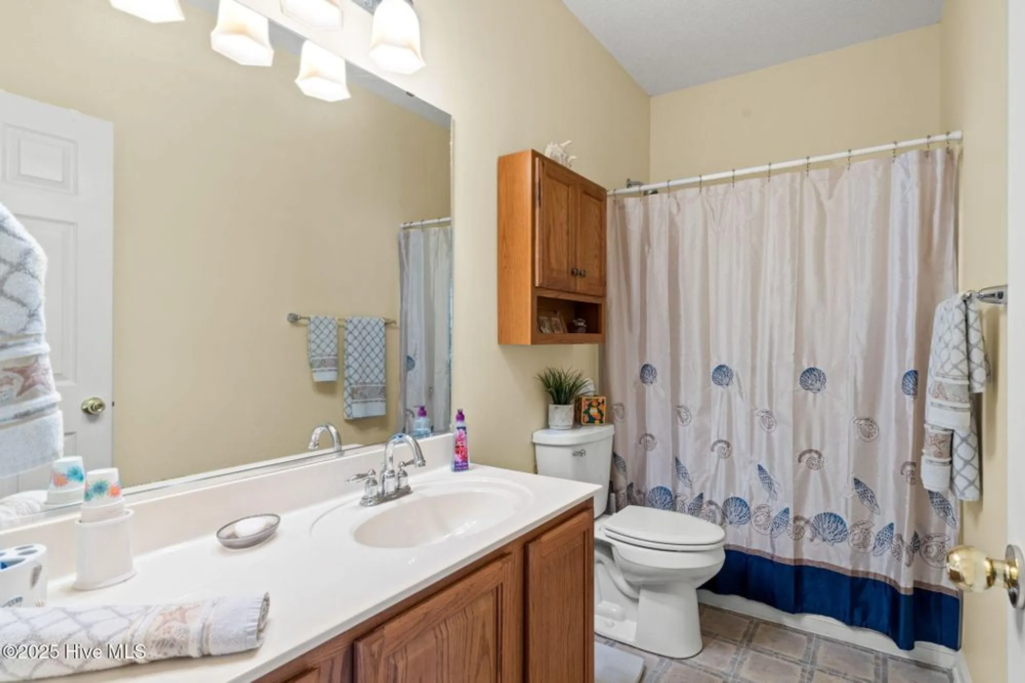 Property Slideshow image 19 of 36 | 675 meadowbrook ln, Calabash, NC, 28467