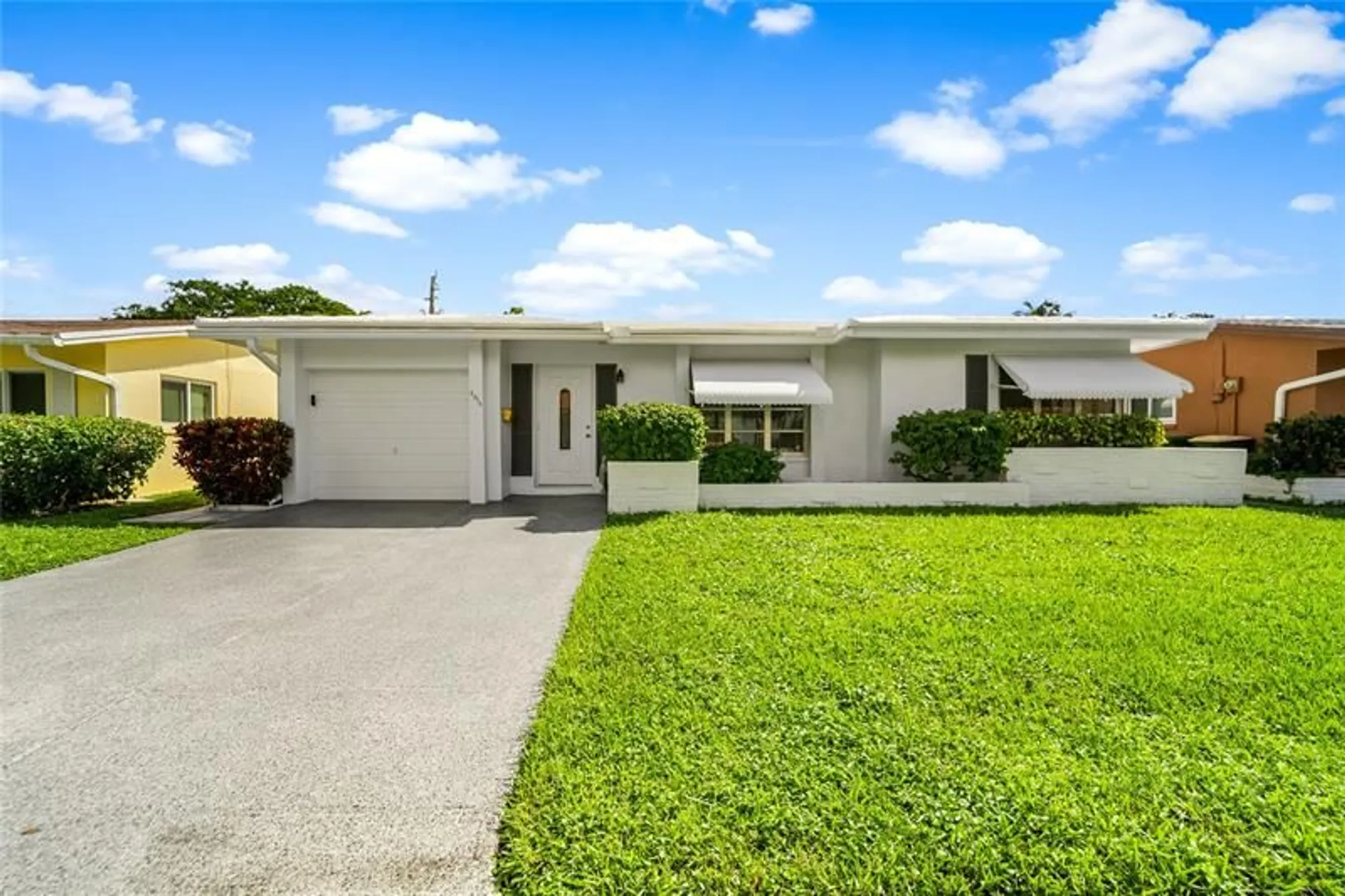 Property Slideshow image 1 of 34 | 4524 nw 43rd ave, Tamarac, FL, 33319