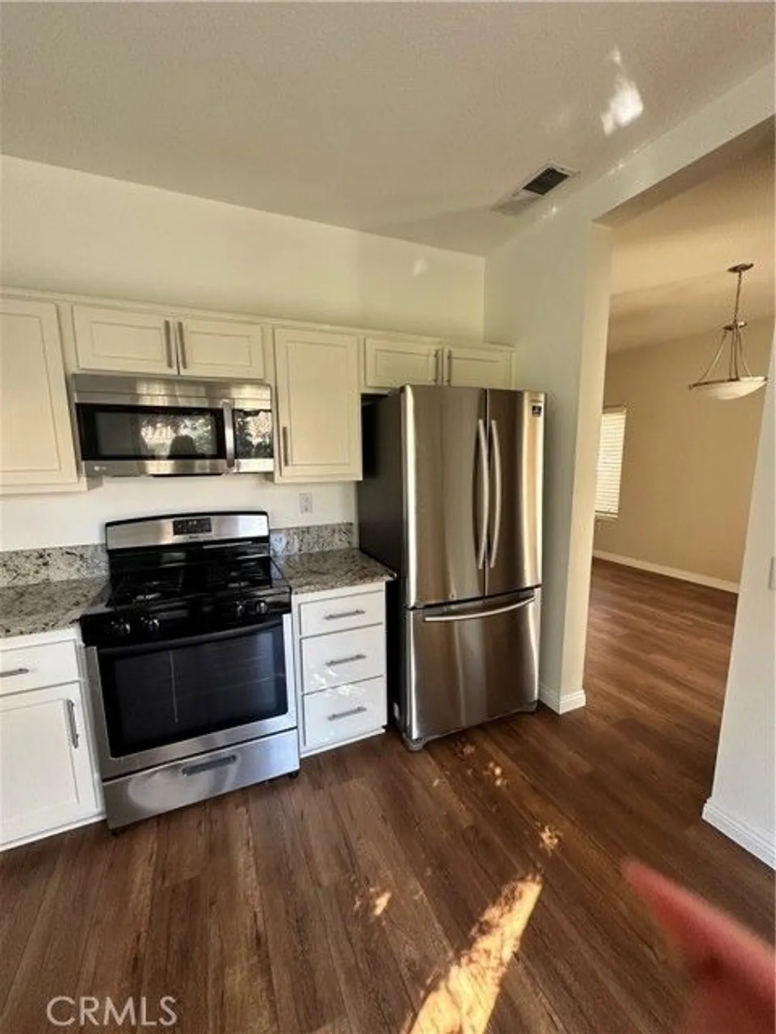 Property Slideshow image 7 of 11 | 19014 primrose ln, Apple Valley, CA, 92308