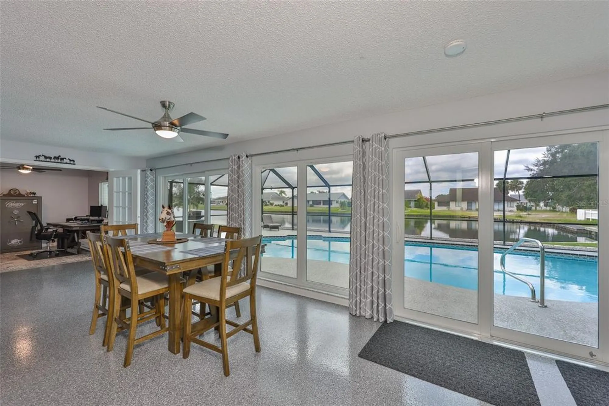 Property Slideshow image 16 of 63 | 2022 east view dr, Sun City Center, FL, 33573