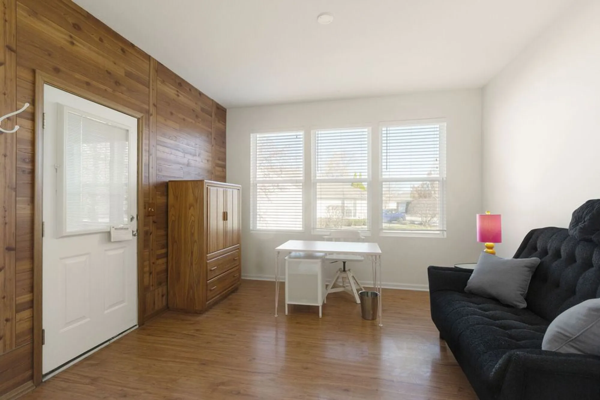 Property Slideshow image 14 of 16 | 94 w essington dr, Round Lake, IL, 60073