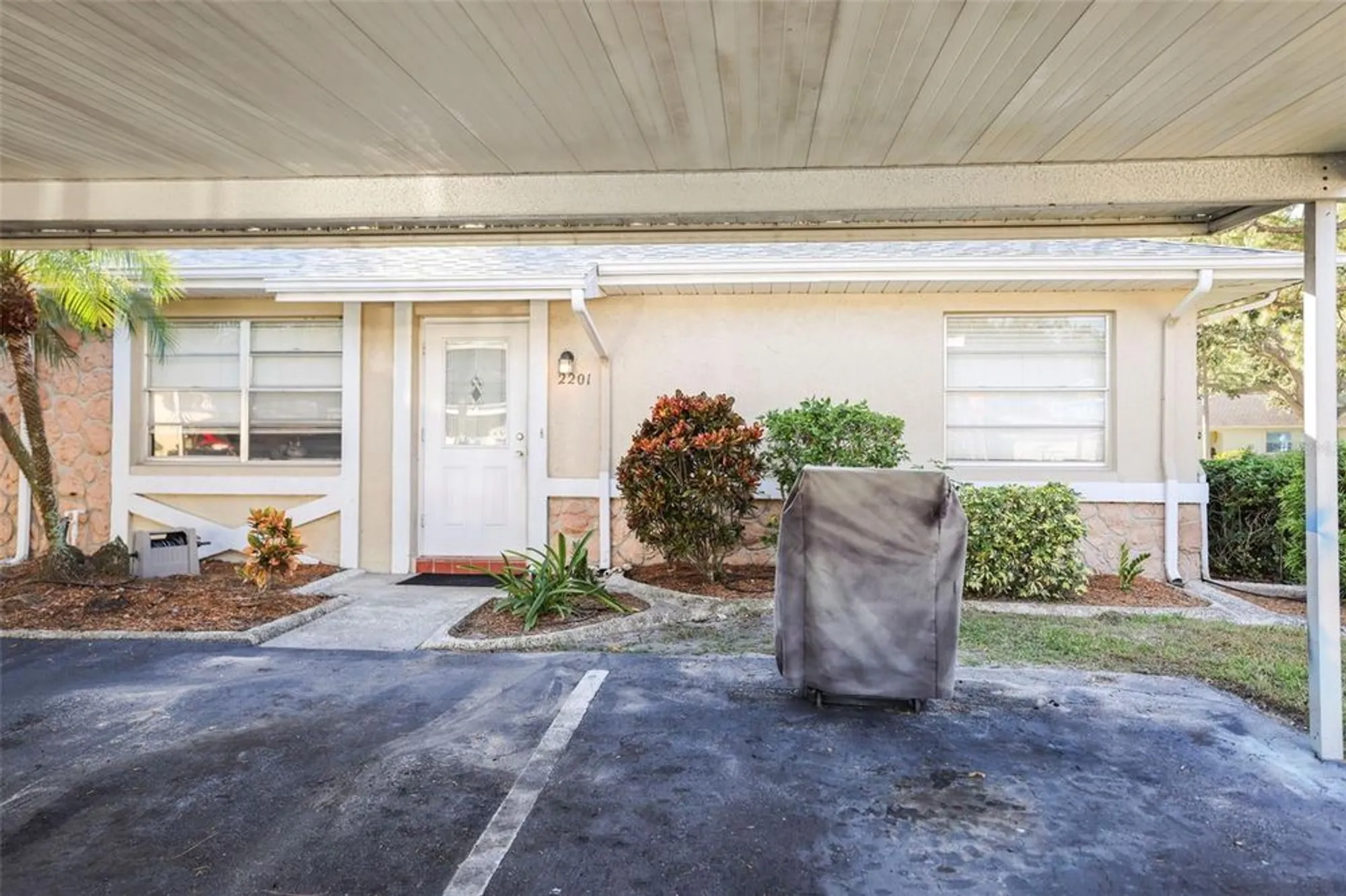 Property Slideshow image 2 of 25 | 2201 holkham pl # 2201, Sun City Center, FL, 33573