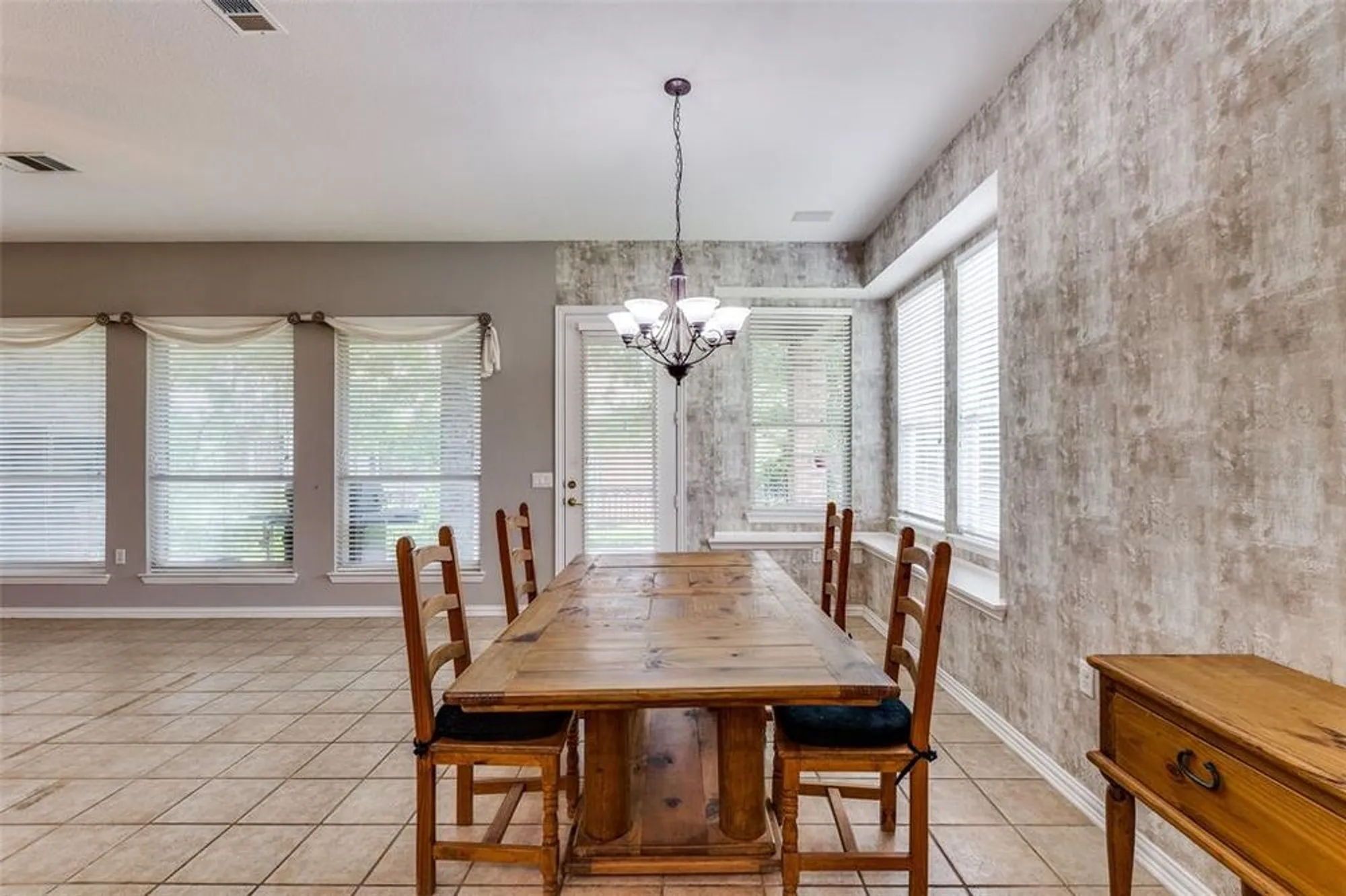 Property Slideshow image 14 of 40 | 351 southern hills dr, Fairview, TX, 75069