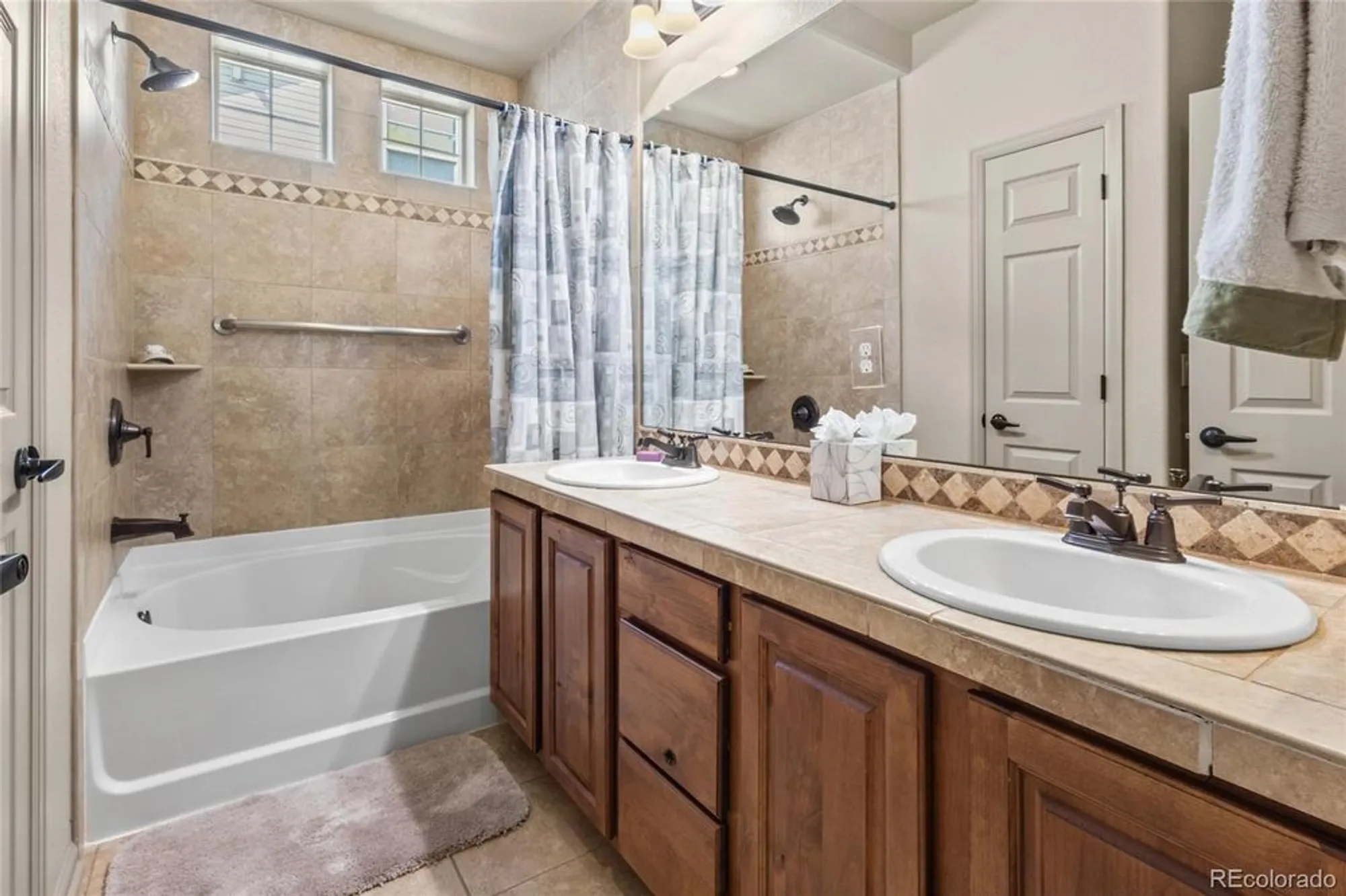 Property Slideshow image 5 of 25 | 5470 ensenada st, Denver, CO, 80249