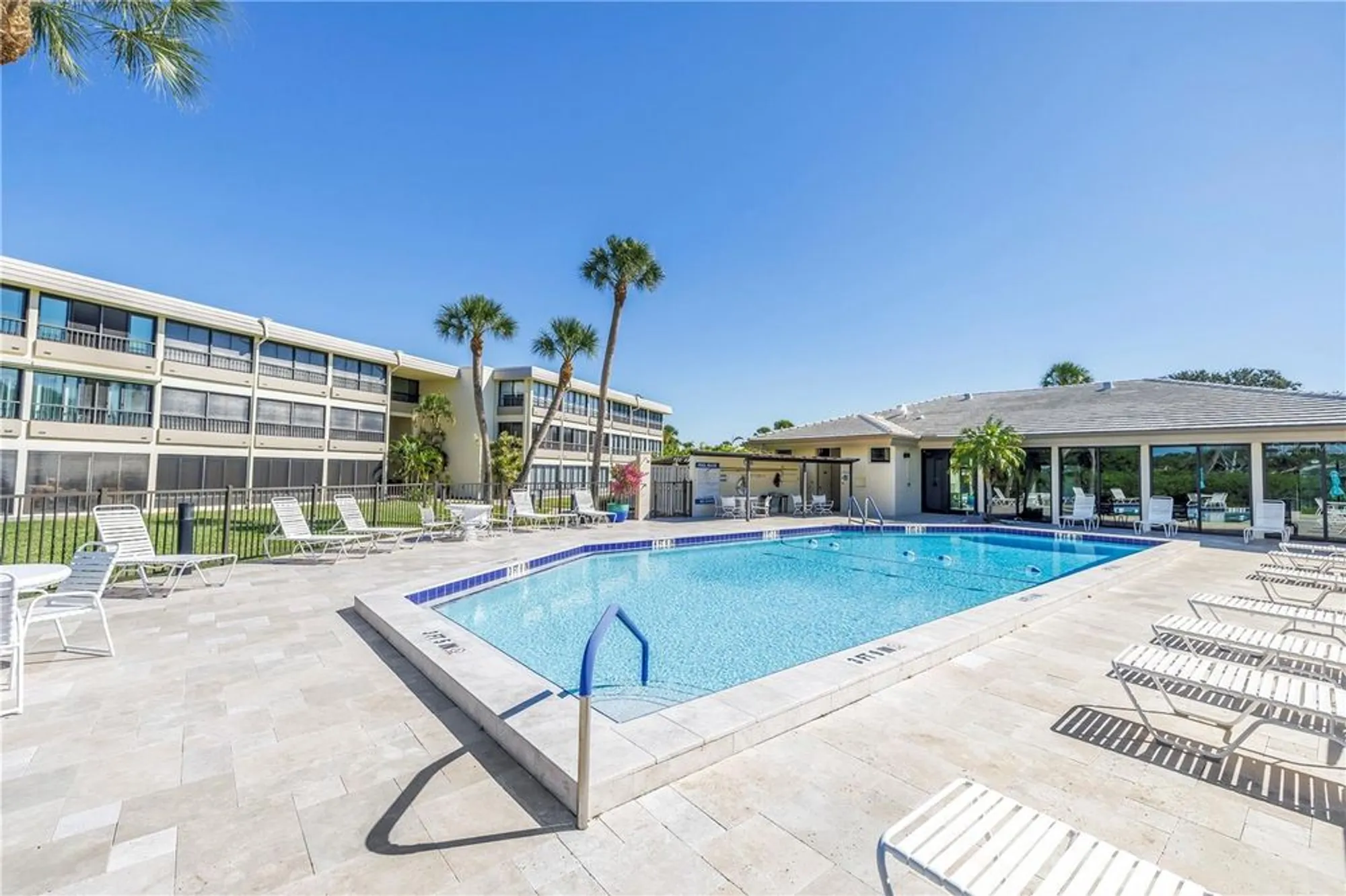 Property Slideshow image 38 of 60 | 111 whispering sands cir # v38, Sarasota, FL, 34242