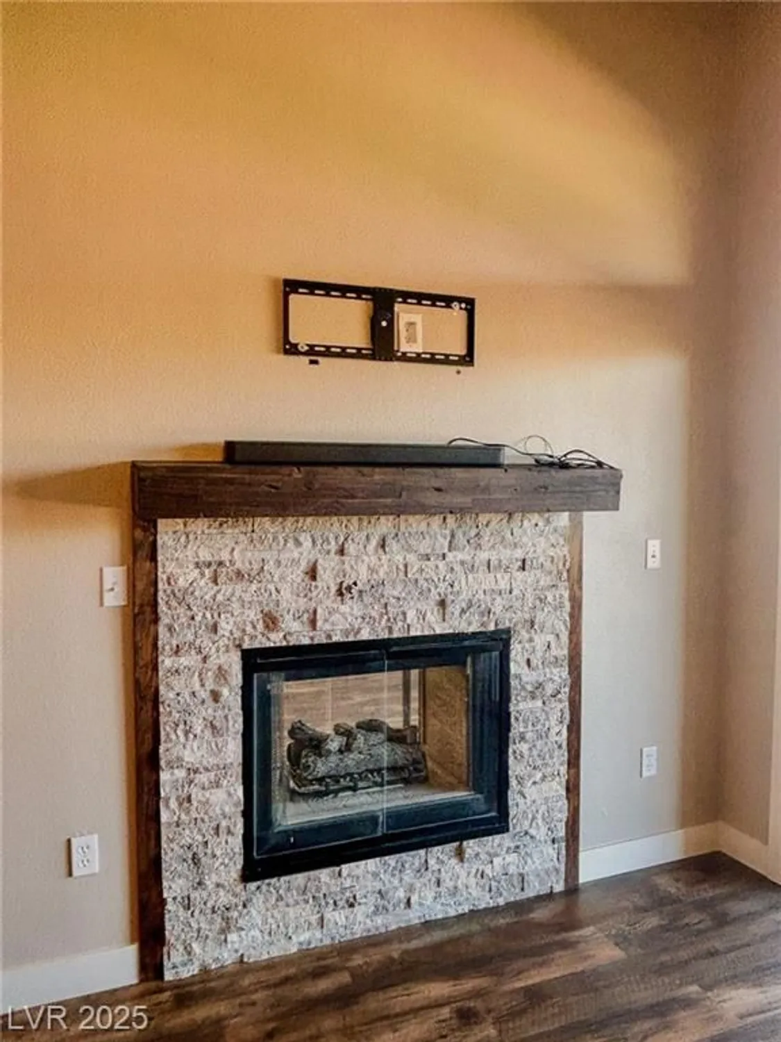 Property Slideshow image 8 of 26 | 9240 january dr, Las Vegas, NV, 89134