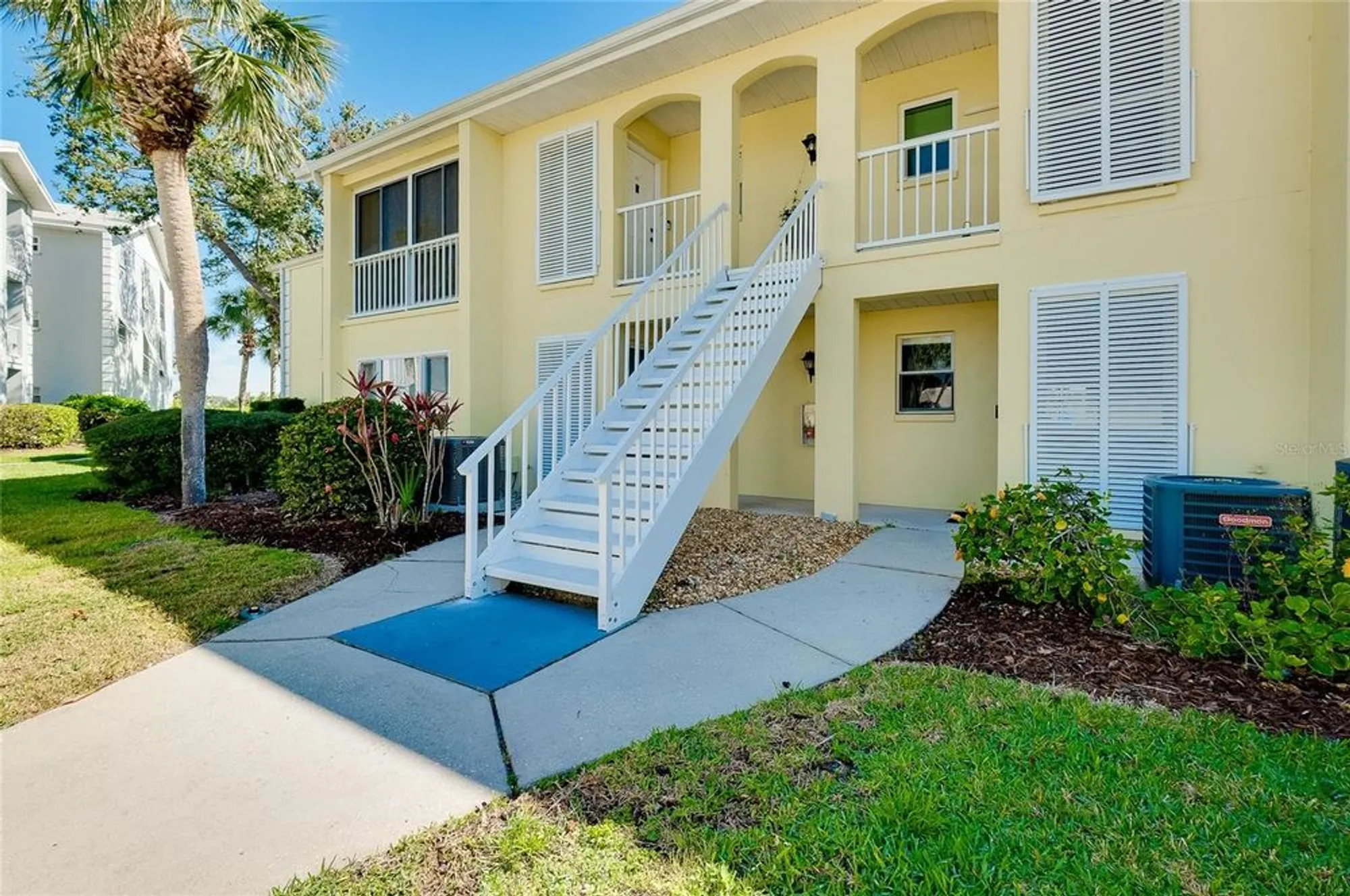 Property Slideshow image 4 of 36 | 410 cerromar cir 240, Venice, FL, 34293
