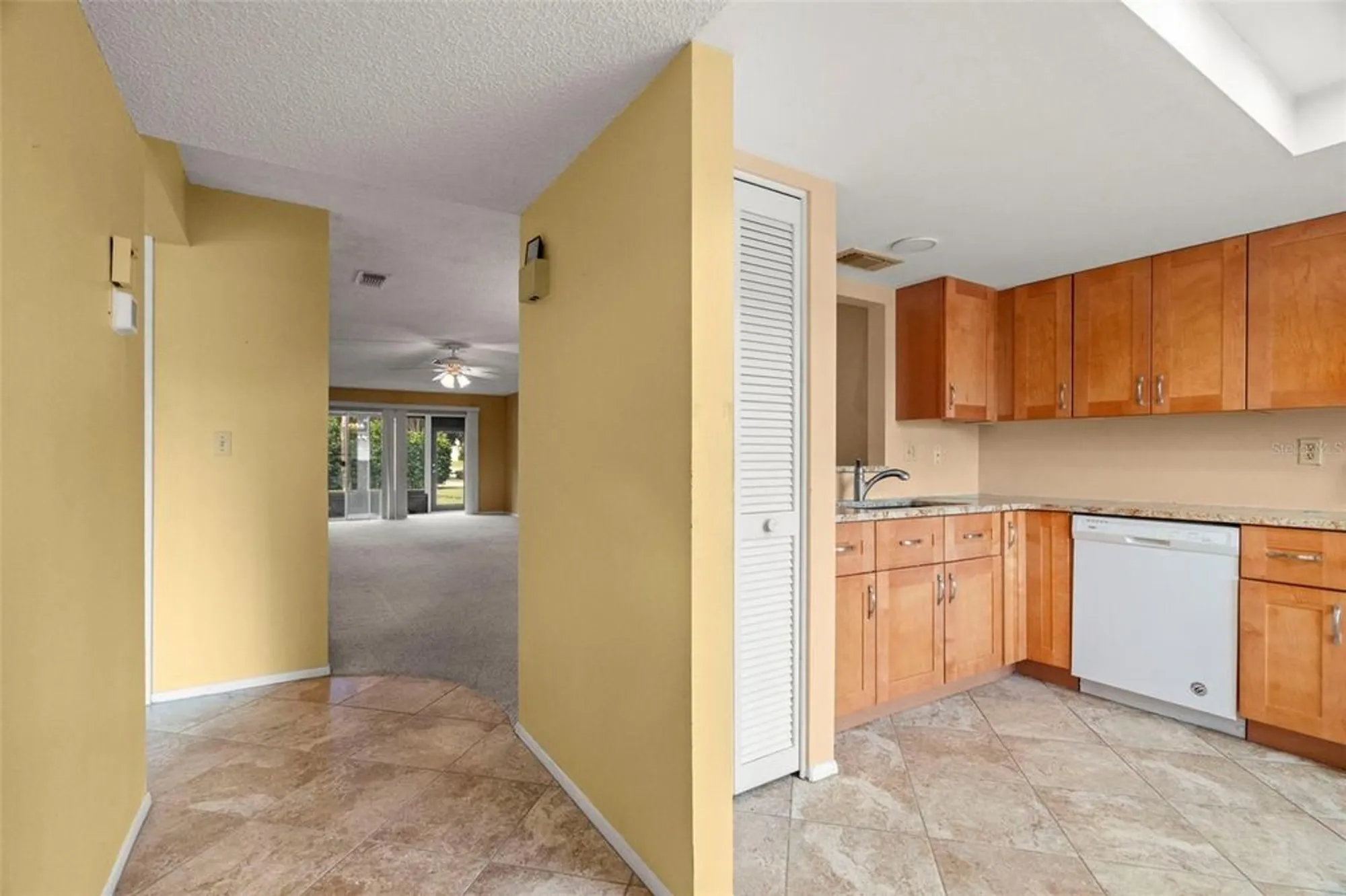 Property Slideshow image 9 of 39 | 8111 braddock cir 6, Port Richey, FL, 34668
