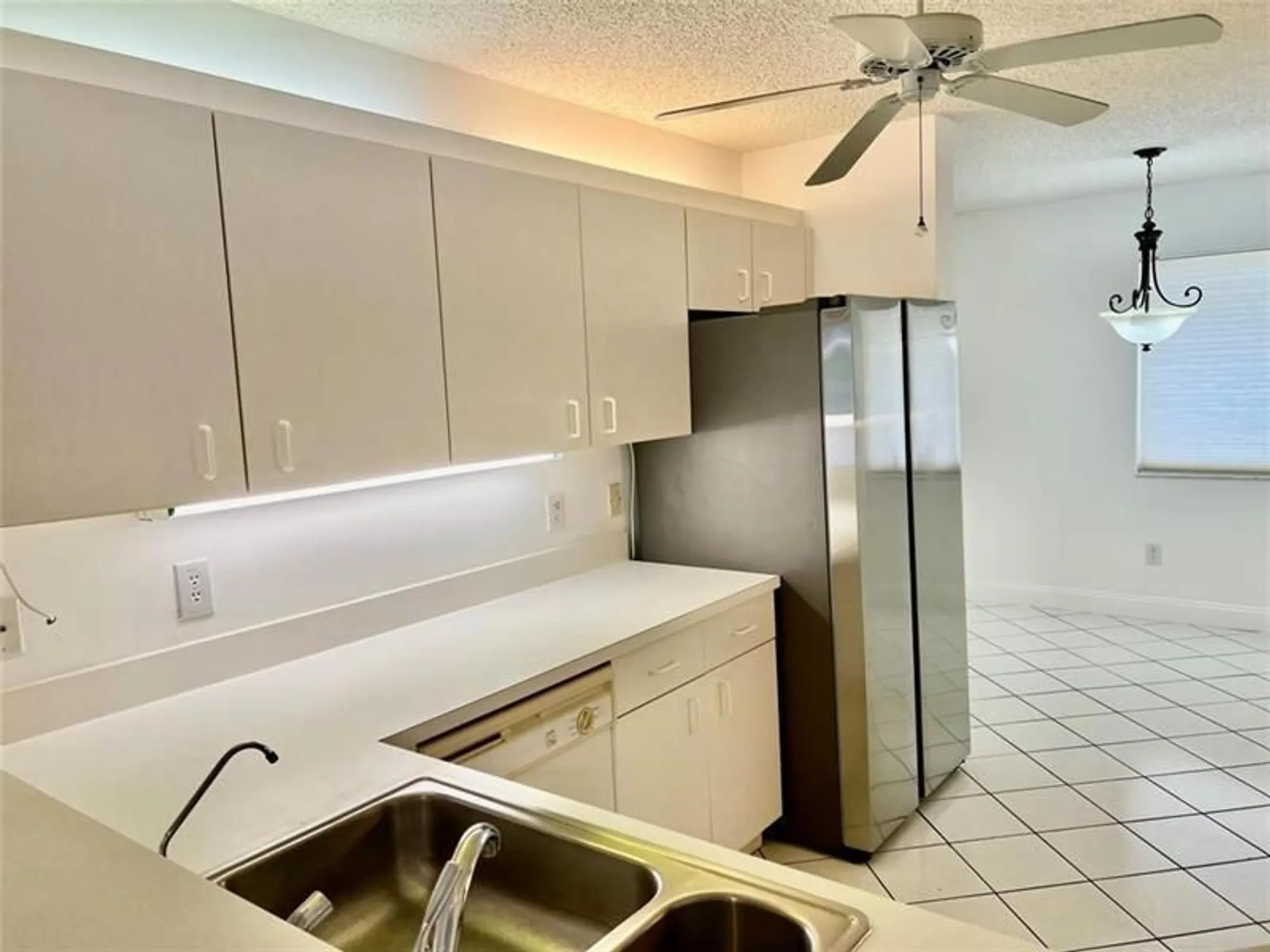 Property Slideshow image 7 of 23 | 9587 weldon cir apt b204, Tamarac, FL, 33321