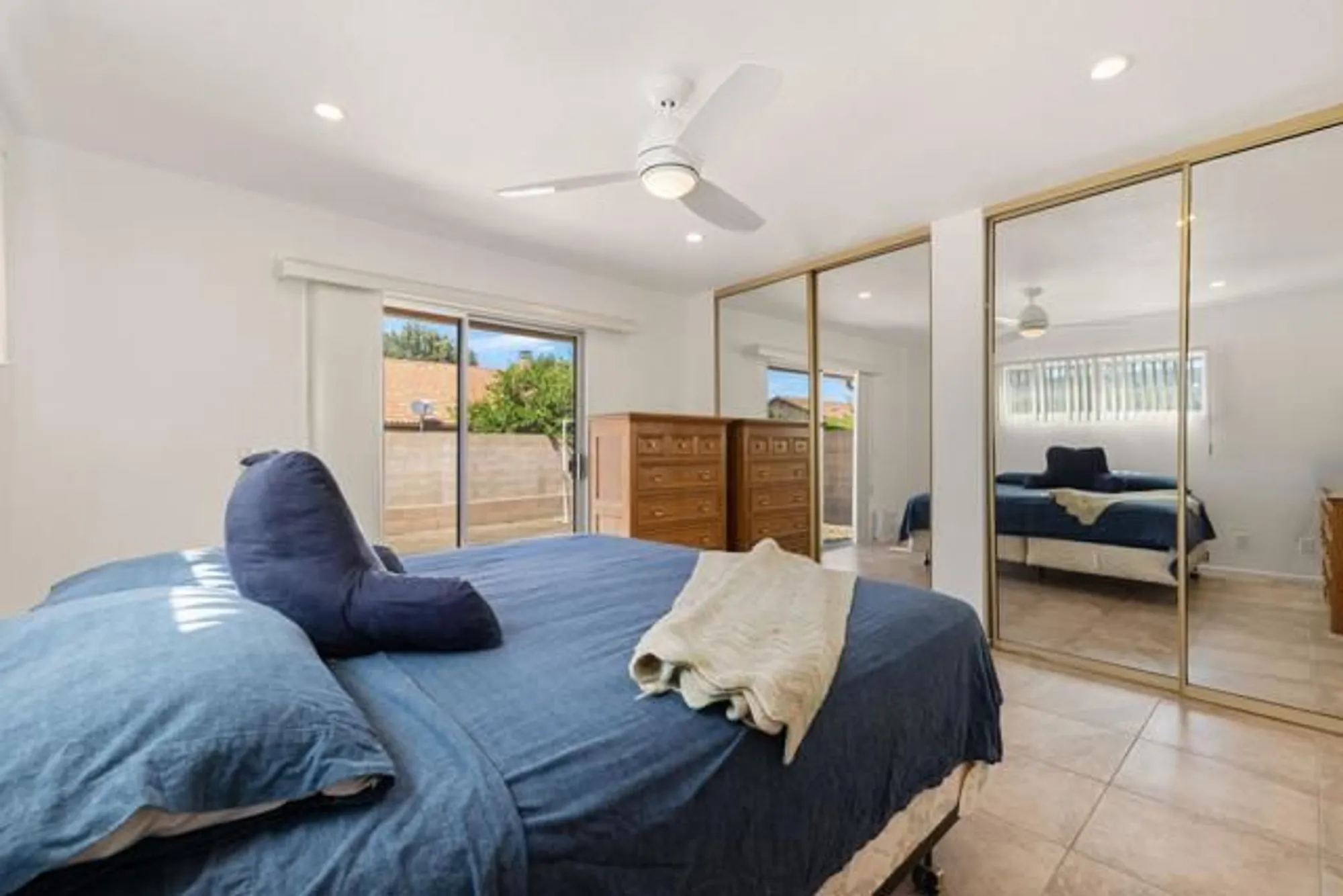 Property Slideshow image 16 of 41 | 2050 silver oak way, Hemet, CA, 92545