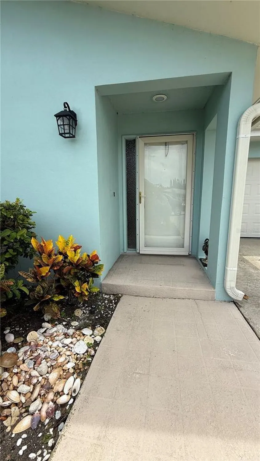 Property Slideshow image 2 of 51 | 2722 sherbrooke ln d, Palm Harbor, FL, 34684