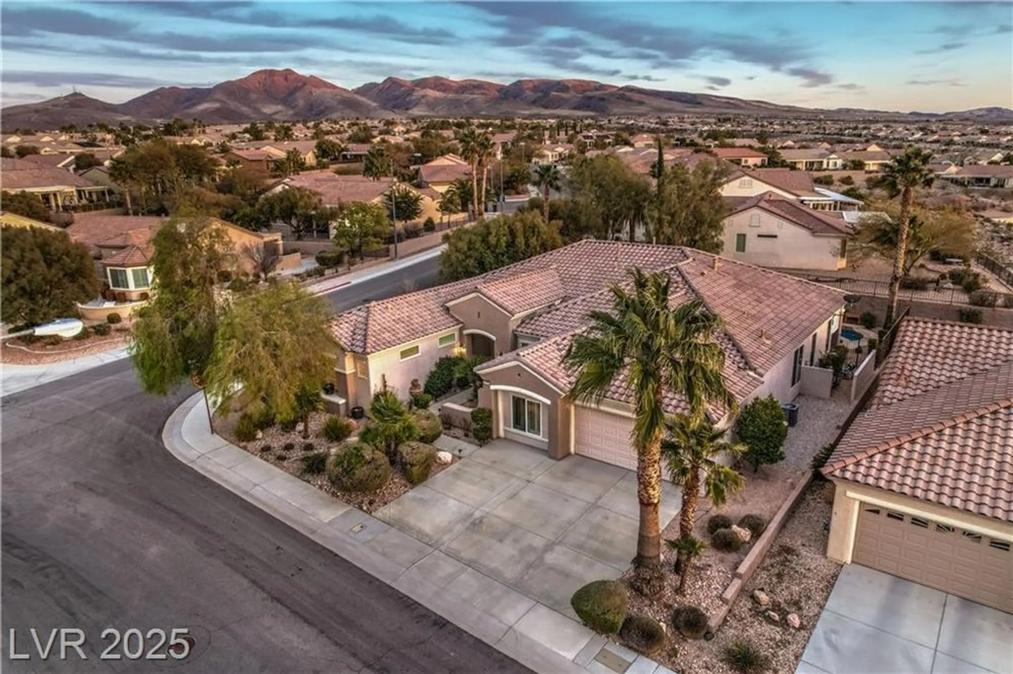 Property Slideshow image 43 of 65 | 2170 peyten park st, Henderson, NV, 89052
