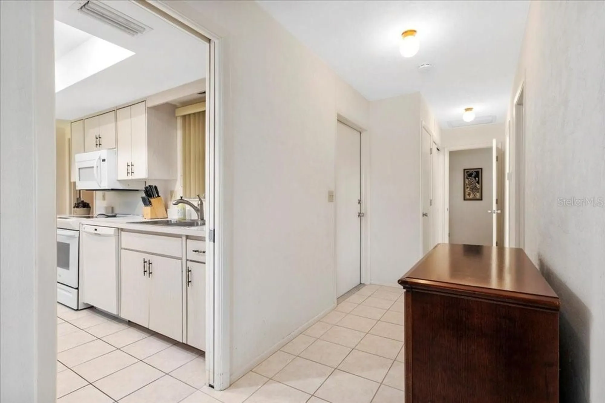 Property Slideshow image 5 of 36 | 3626 medford ln # 1537, Sarasota, FL, 34232