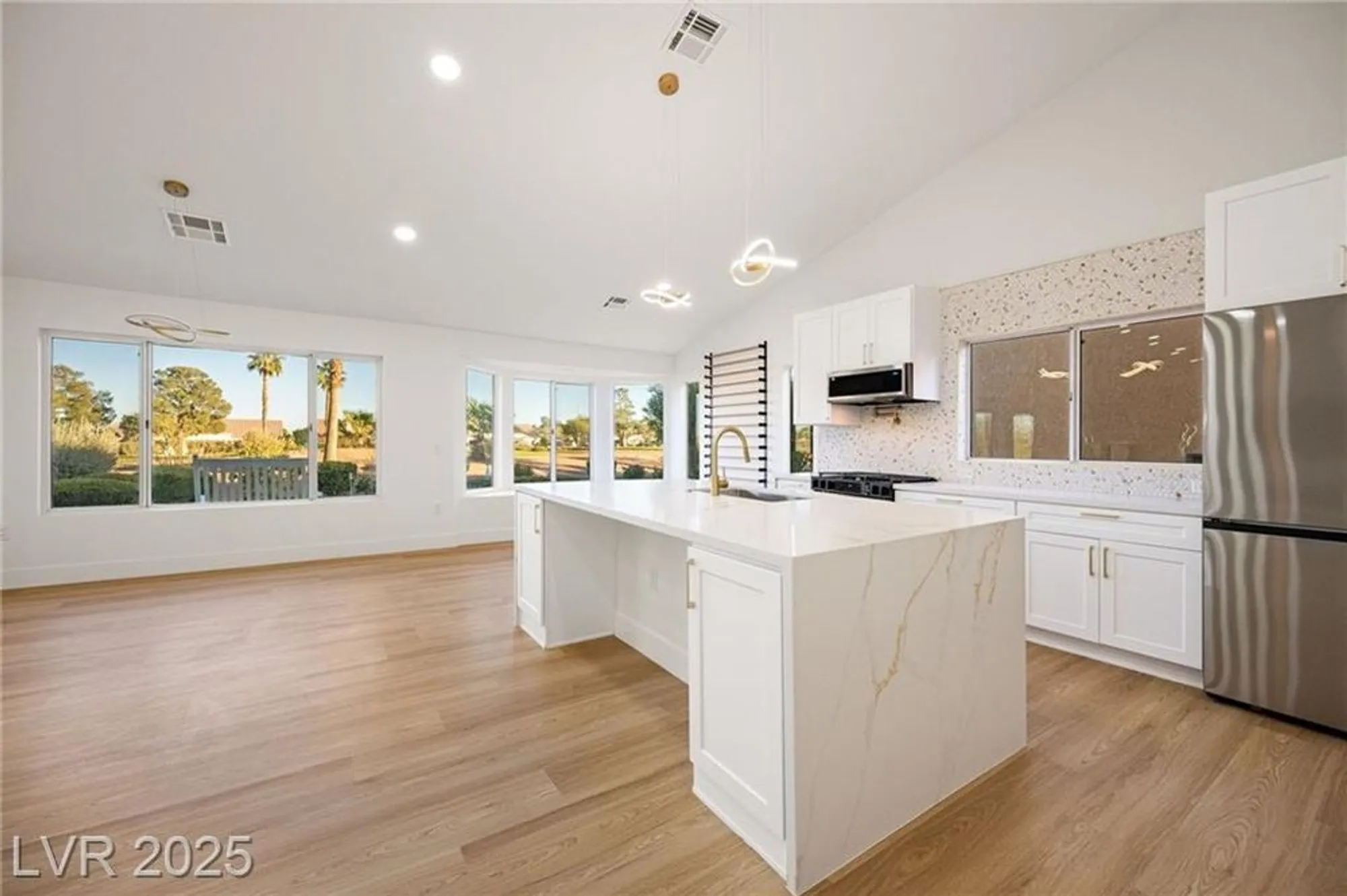 Property Slideshow image 6 of 44 | 2808 crown ridge dr, Las Vegas, NV, 89134