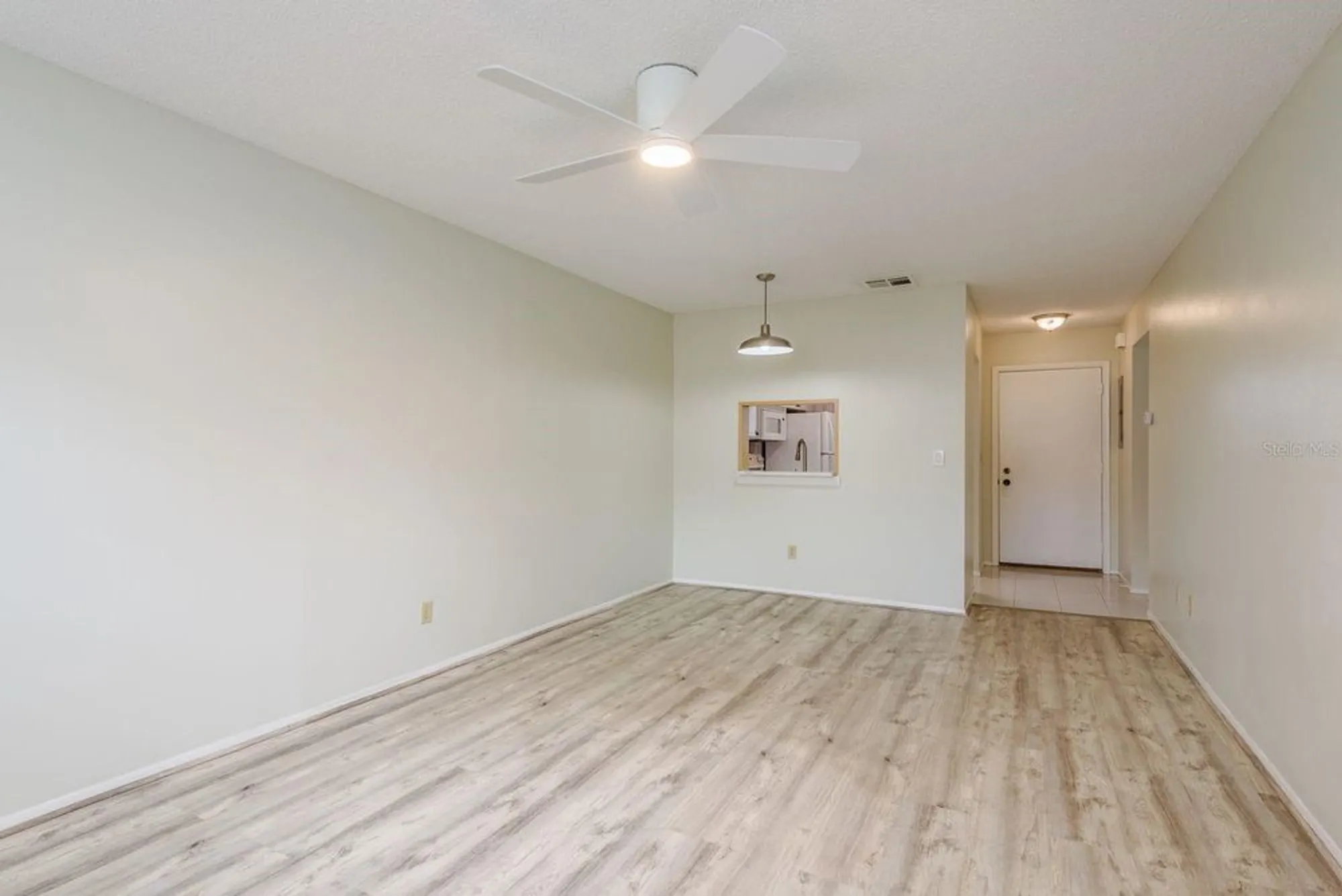 Property Slideshow image 7 of 29 | 1701 pinehurst rd 19e, Dunedin, FL, 34698