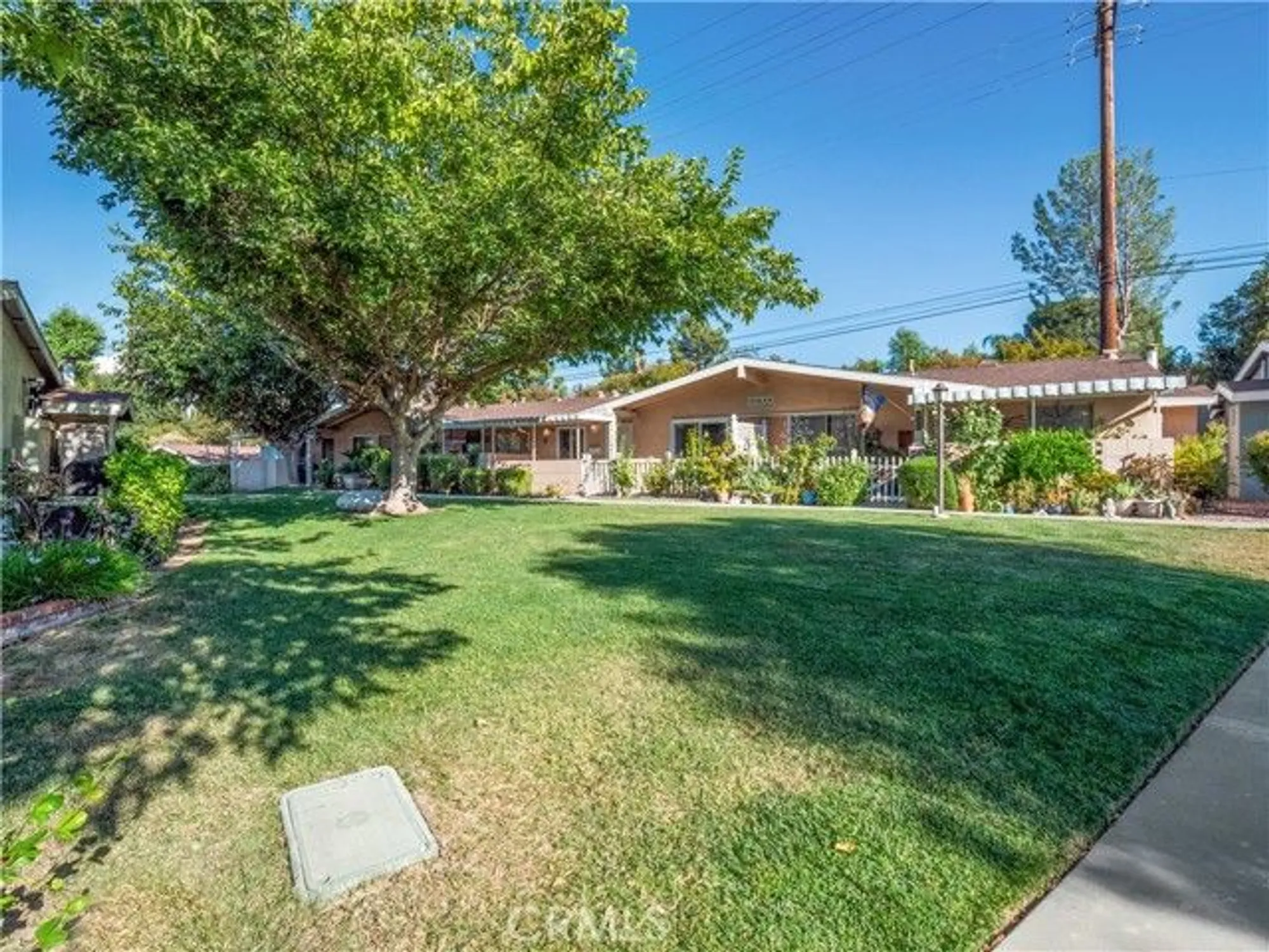 Property Slideshow image 1 of 31 | 19126 avenue of the oaks c, Newhall, CA, 91321