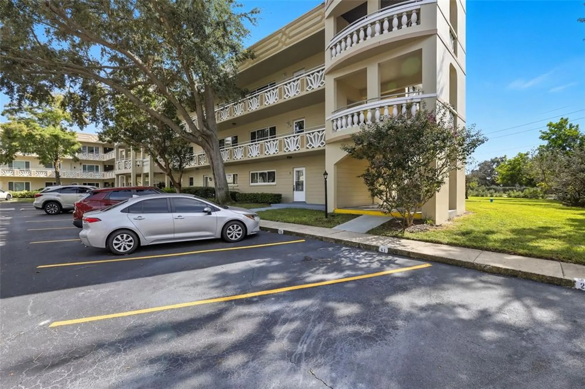 Property Slideshow image 3 of 28 | 2351 irish ln 21, Clearwater, FL, 33763