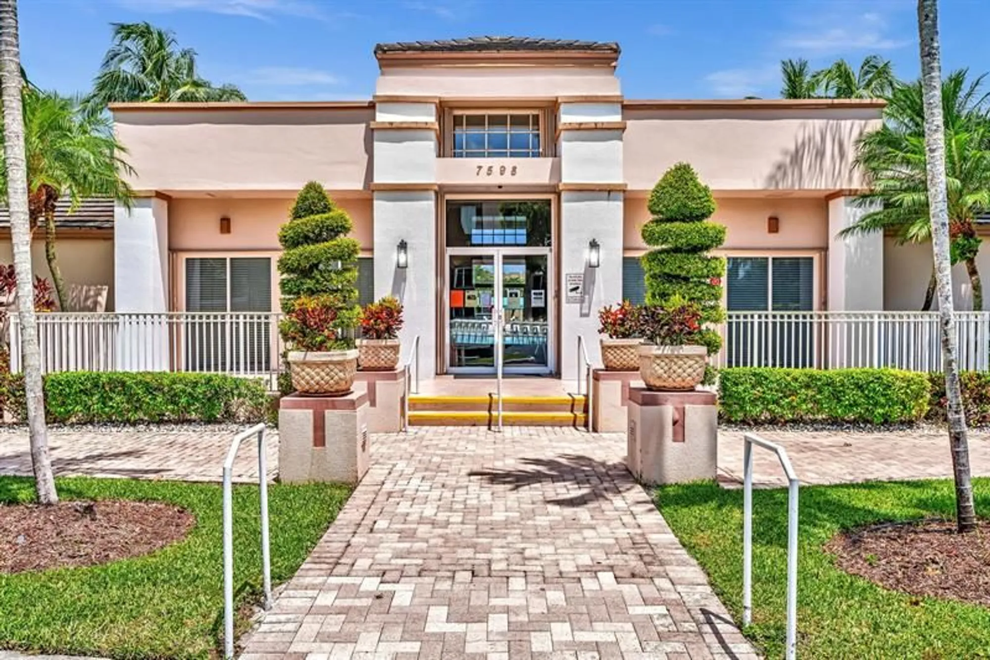 Property Slideshow image 49 of 81 | 7377 granville dr 311, Tamarac, FL, 33321