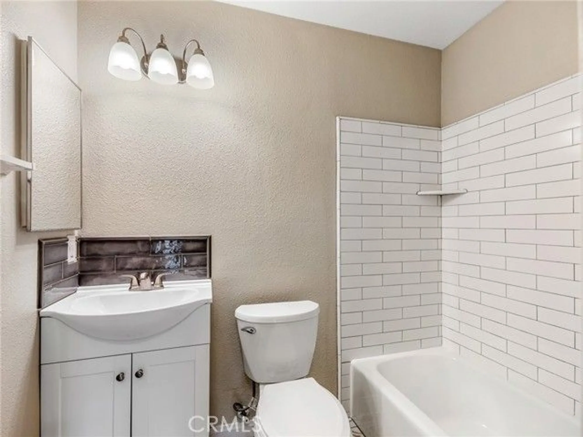 Property Slideshow image 19 of 27 | 19183 elm dr, Apple Valley, CA, 92308